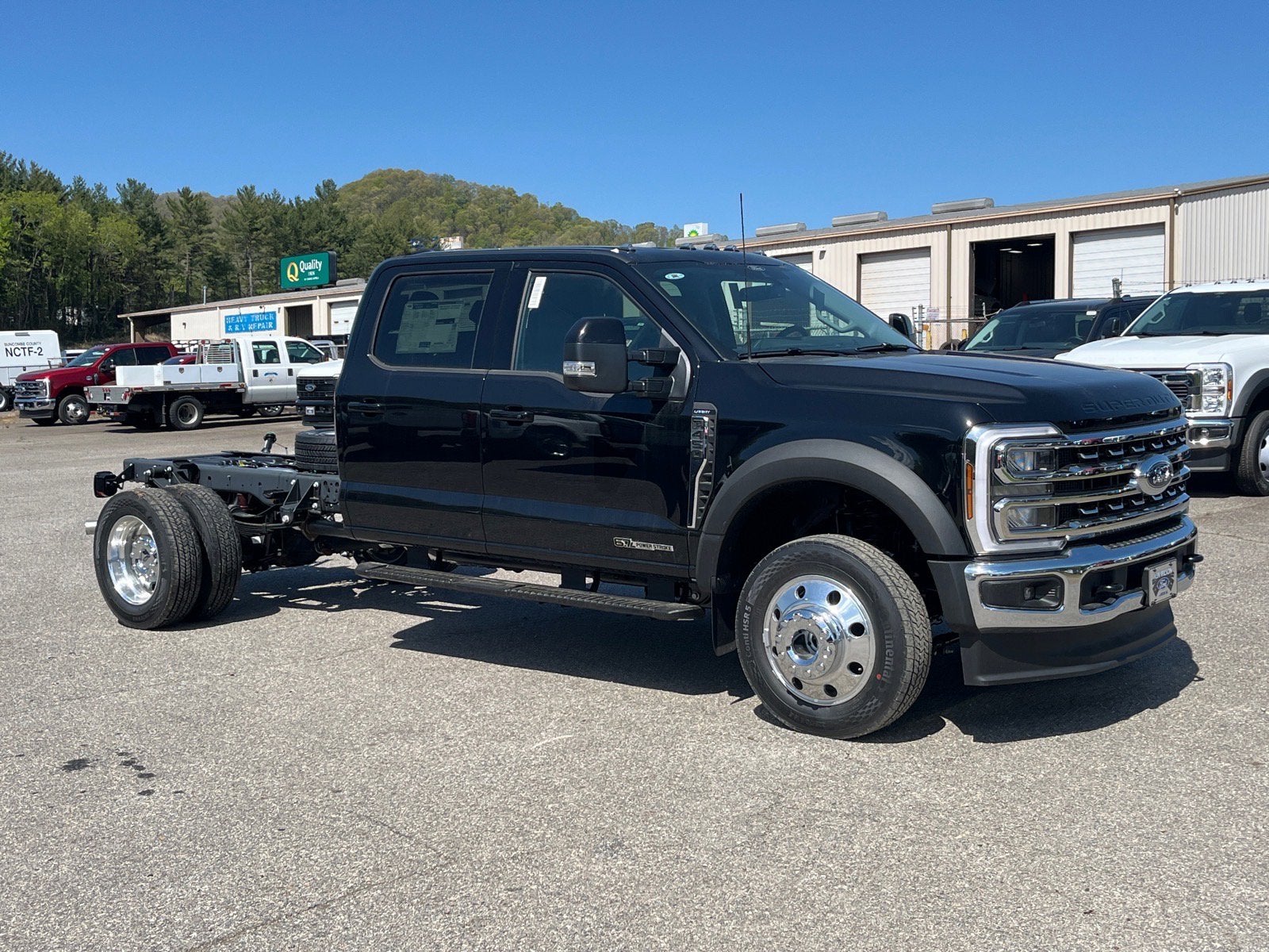 2026 Ford Super Duty F-450 DRW Lariat DRW