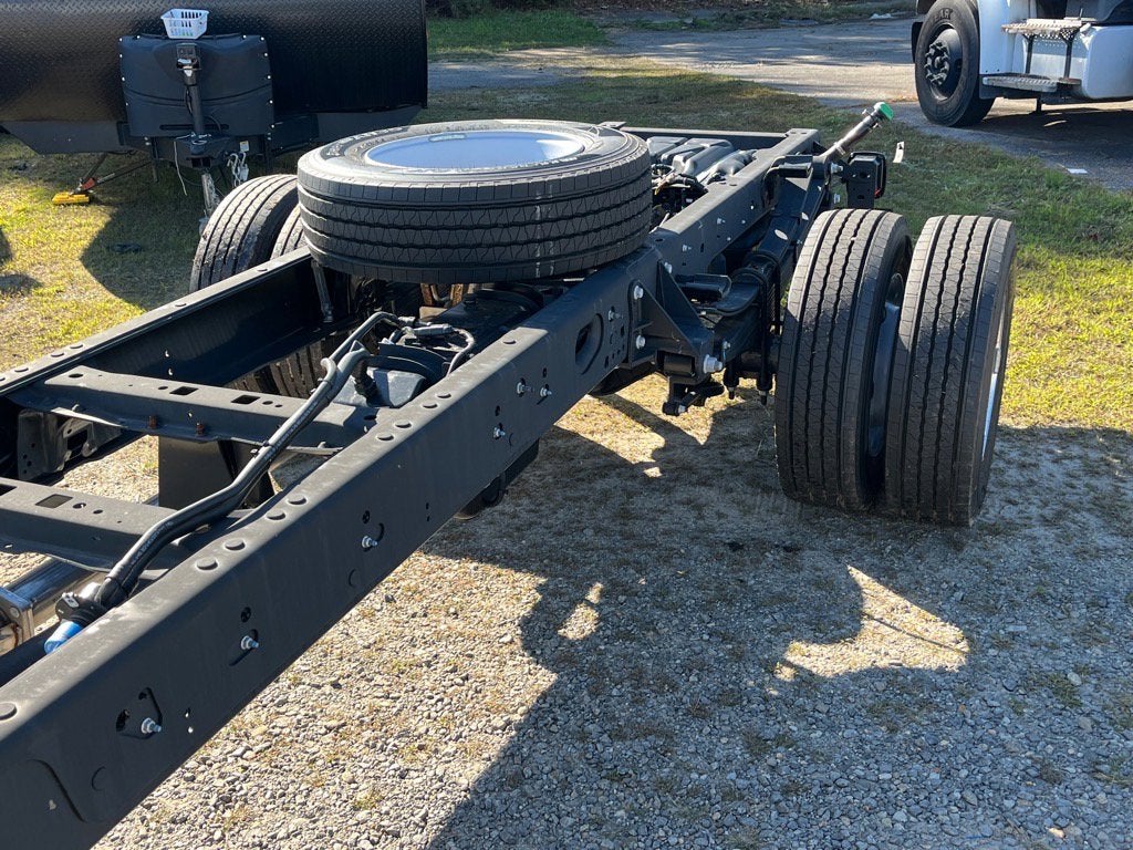 2025 Ford Super Duty F-600 DRW XLT