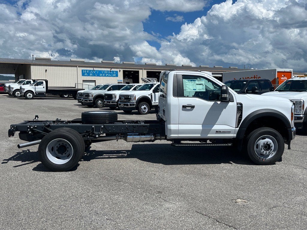 2025 Ford Super Duty F-600 DRW XL