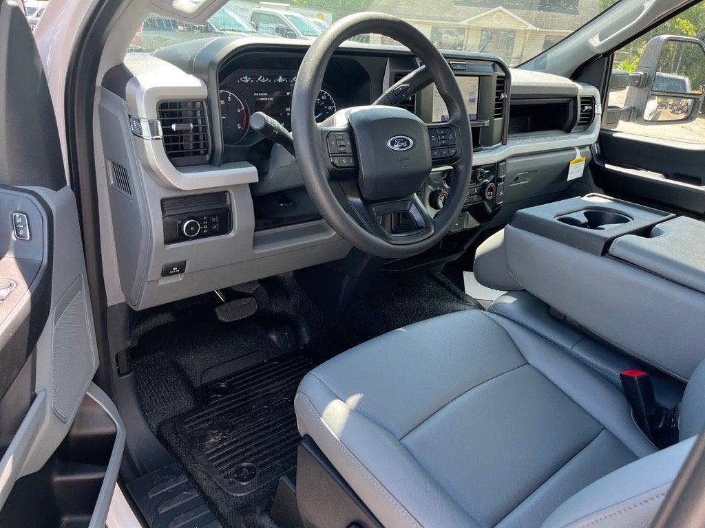 2025 Ford Super Duty F-600 DRW XL