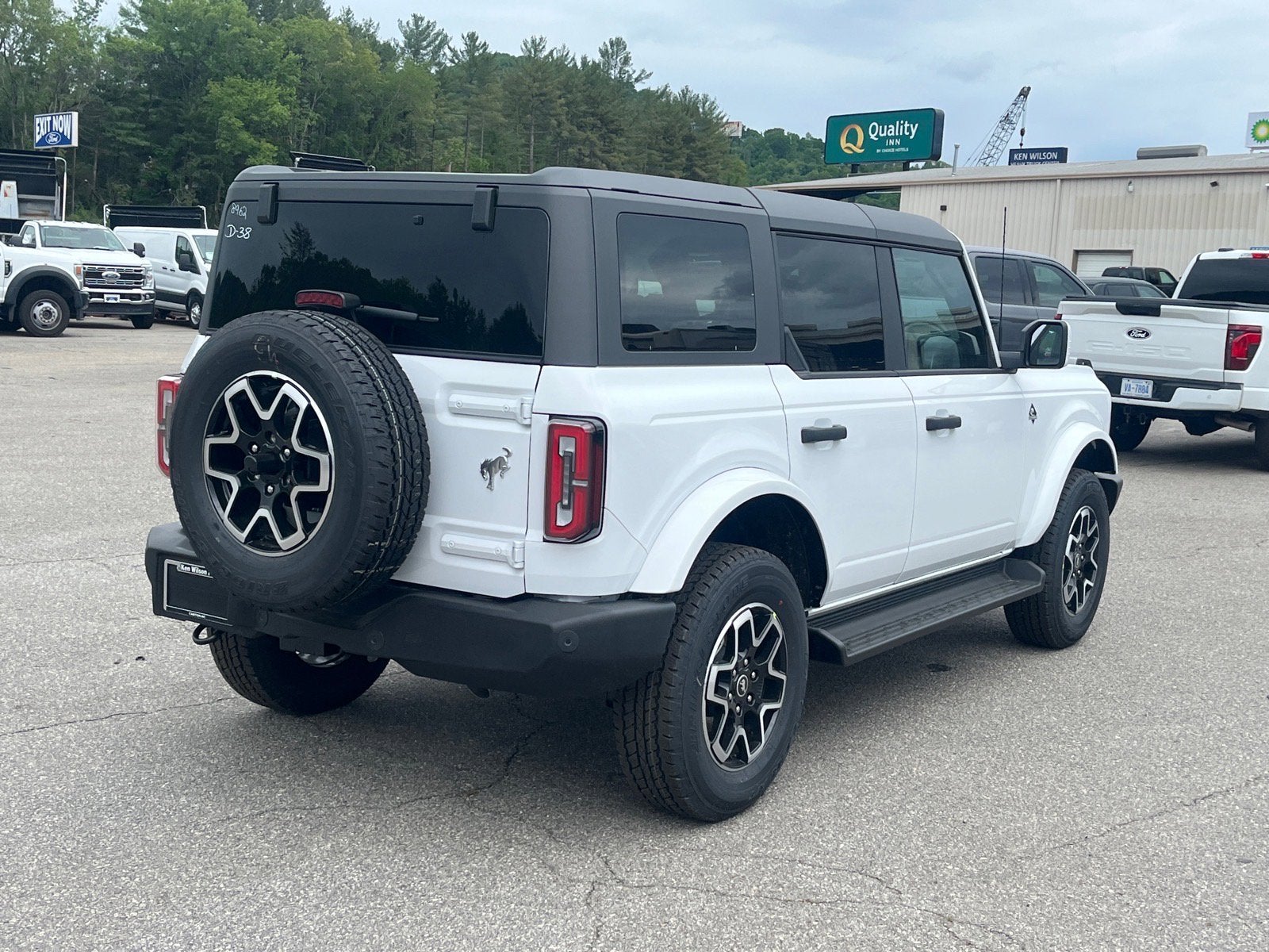 2026 Ford Bronco Outer Banks