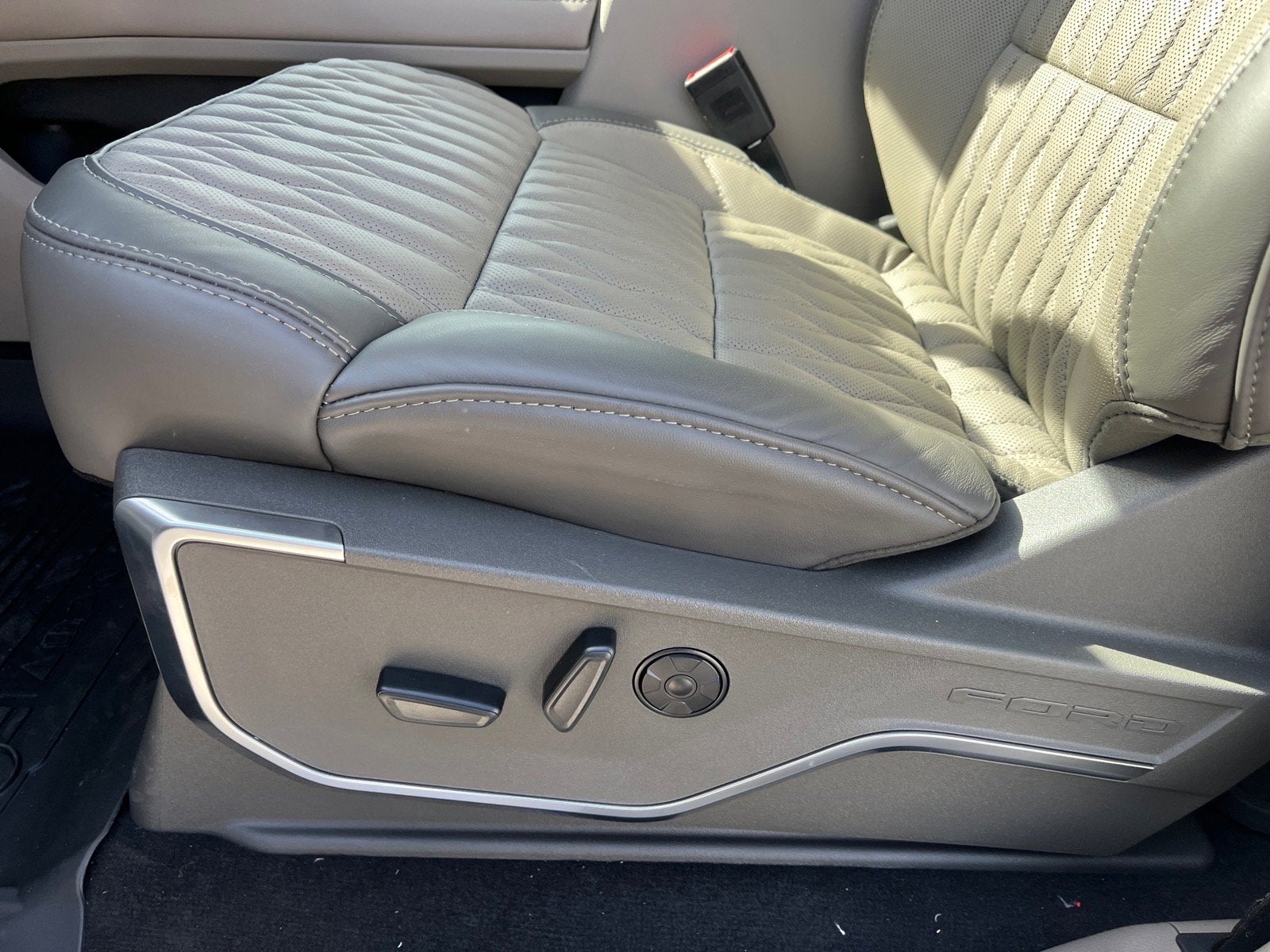 2026 Ford Super Duty F-350 SRW Platinum