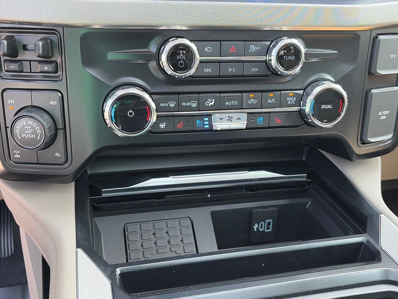 2026 Ford Super Duty F-350 SRW Platinum