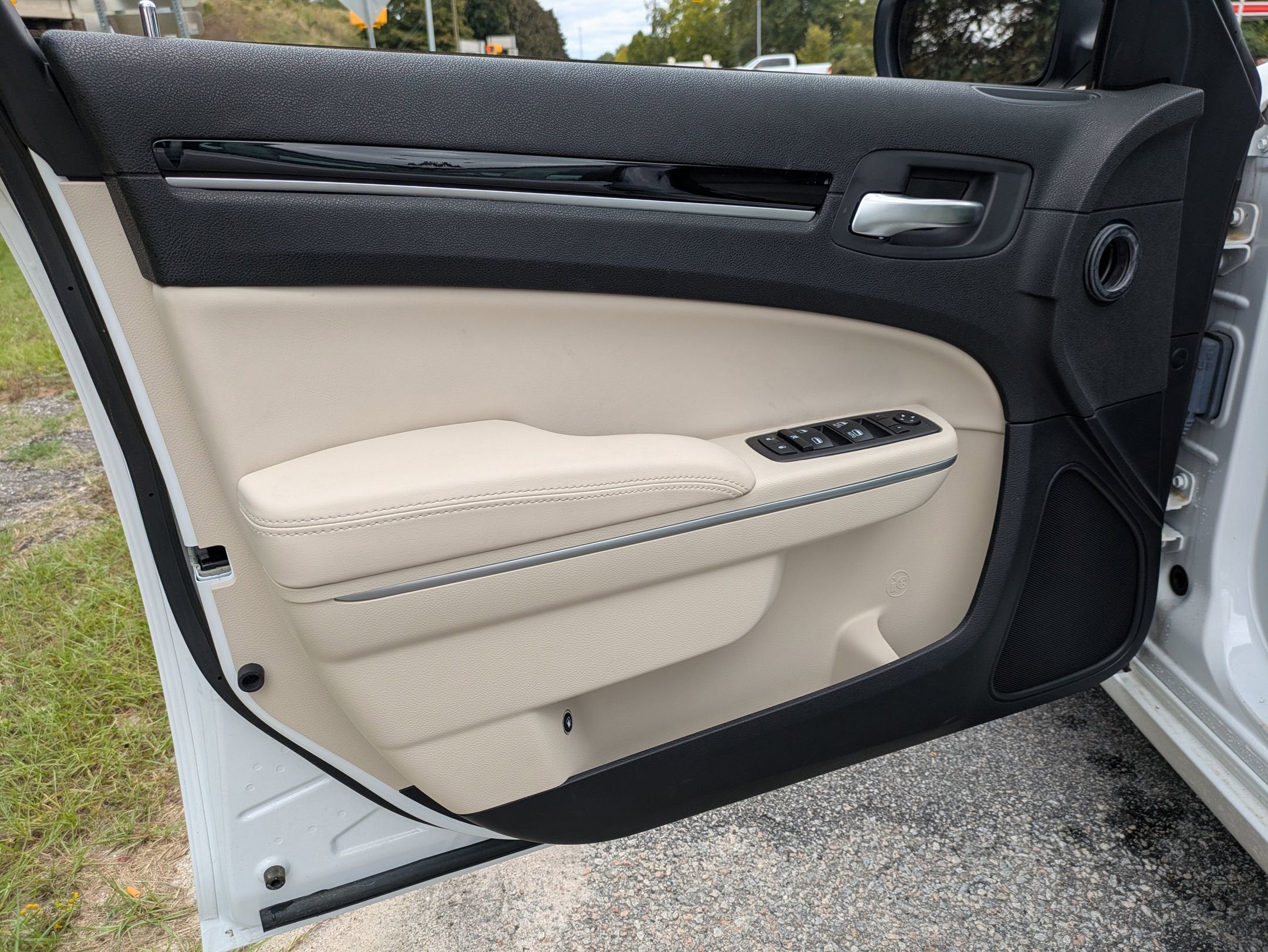 2023 Chrysler 300 Touring