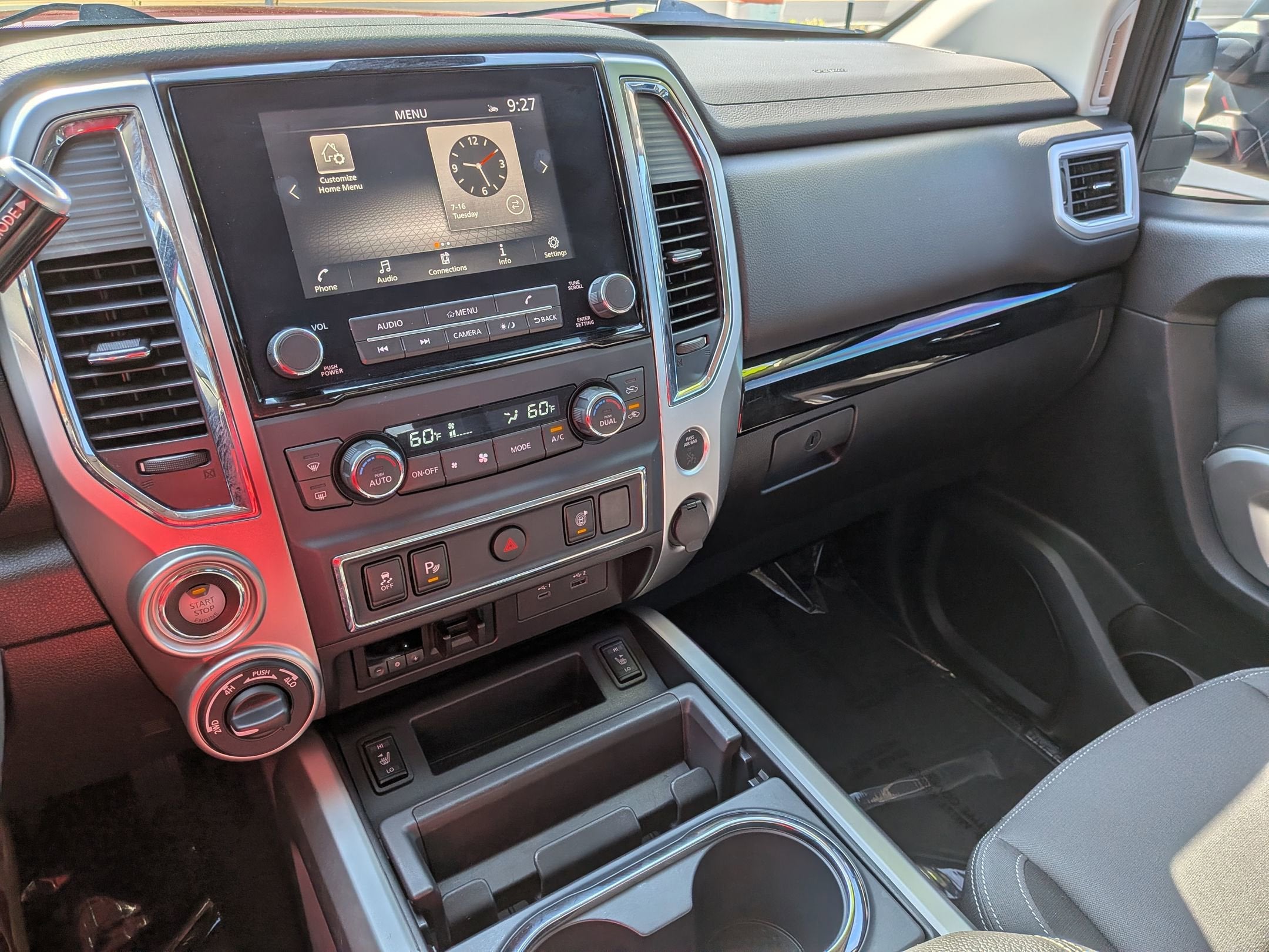 2024 Nissan Titan SV