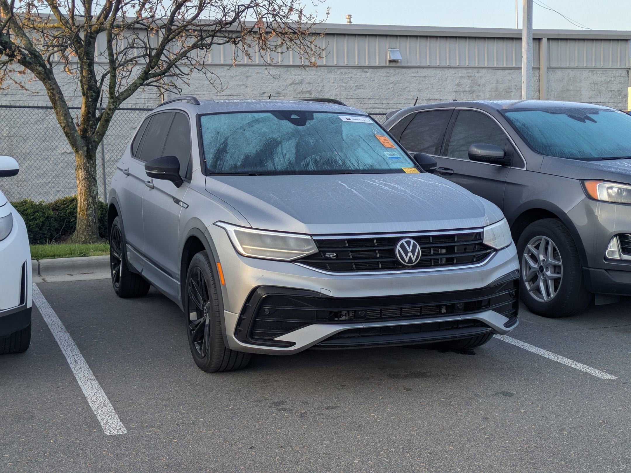 2023 Volkswagen Tiguan SE R-Line Black