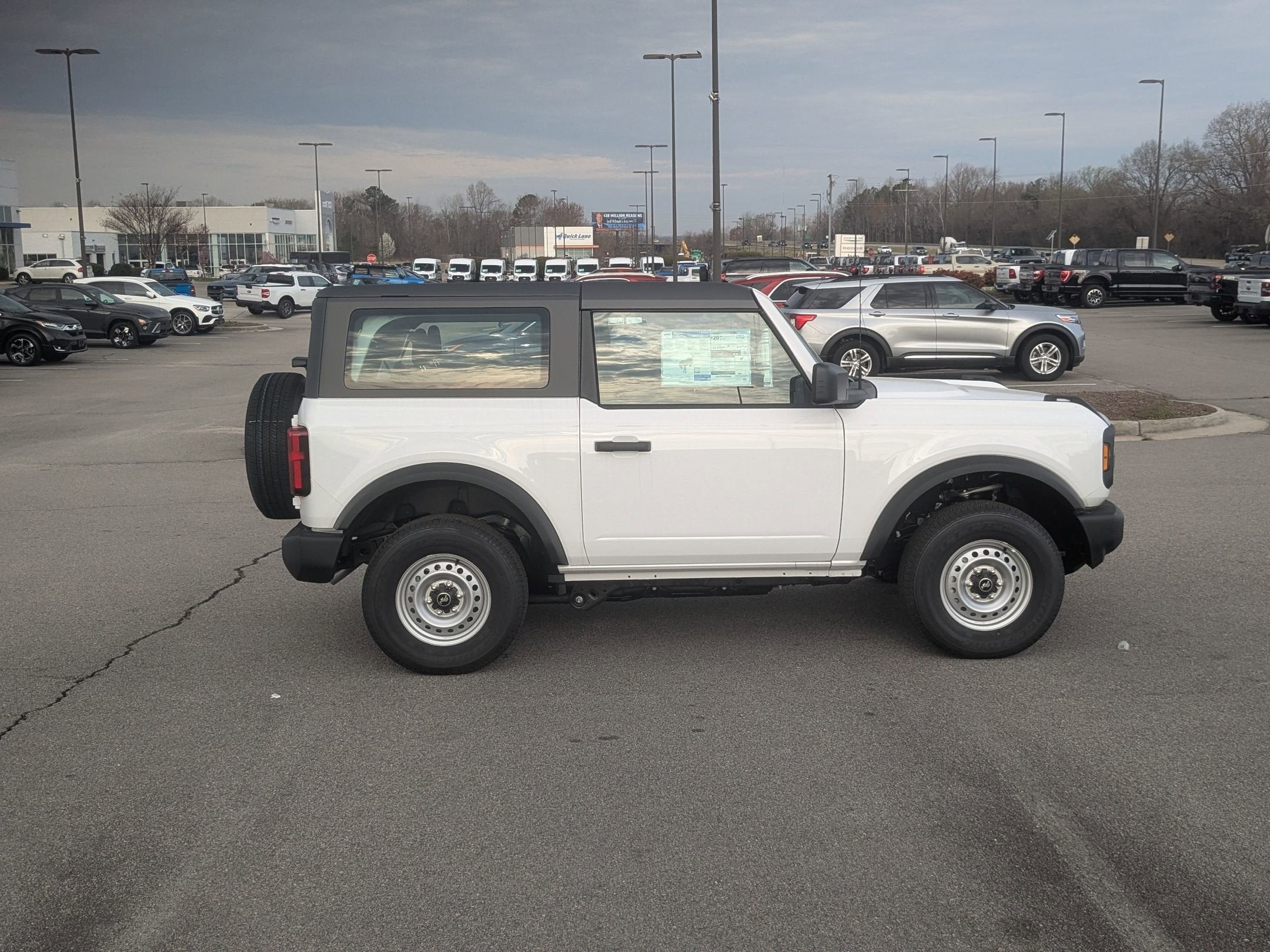 2025 Ford Bronco Base