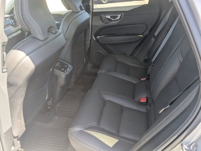 2023 Volvo XC60 Ultimate Bright Theme