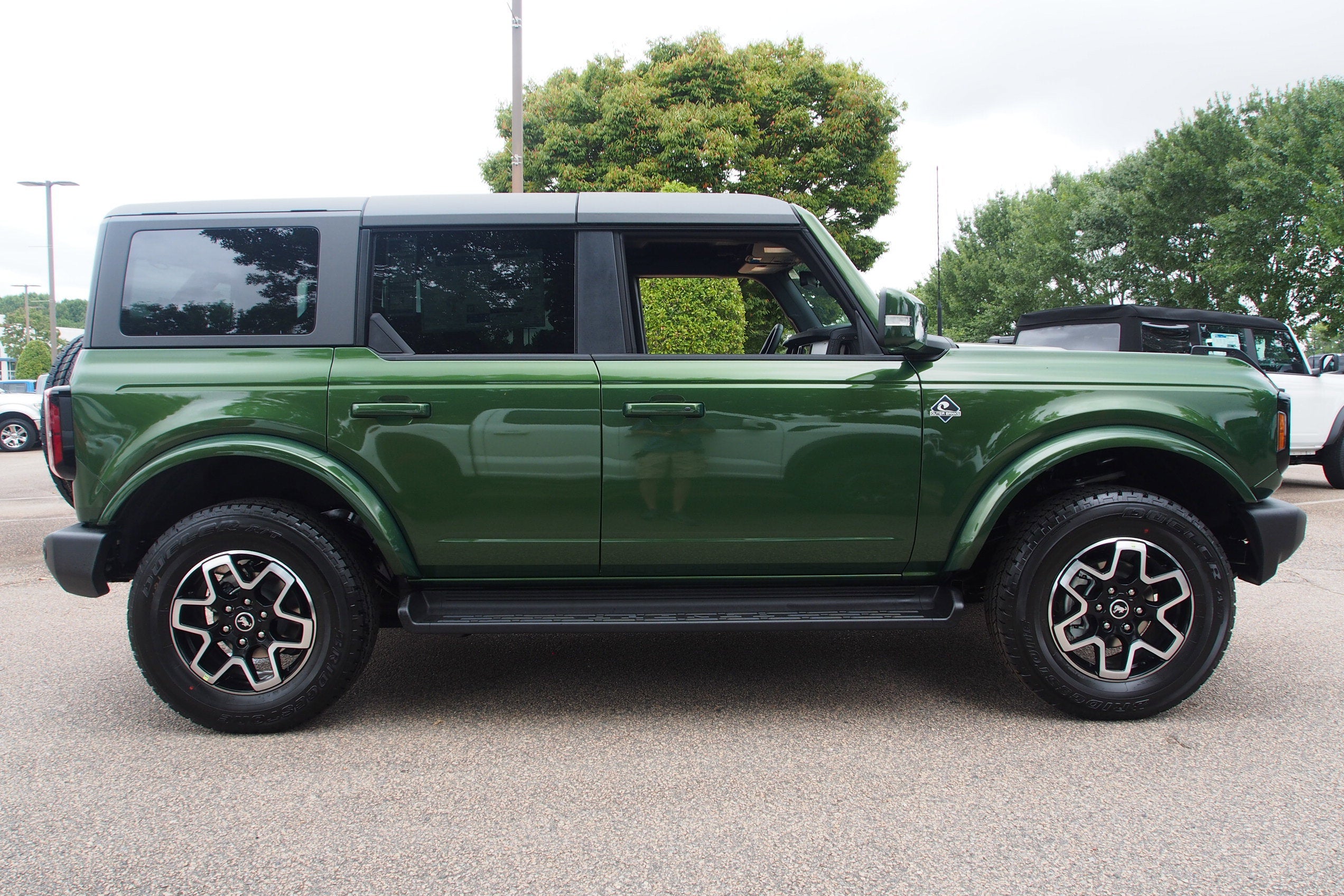 2025 Ford Bronco Outer Banks - Crossroads Courtesy Demo