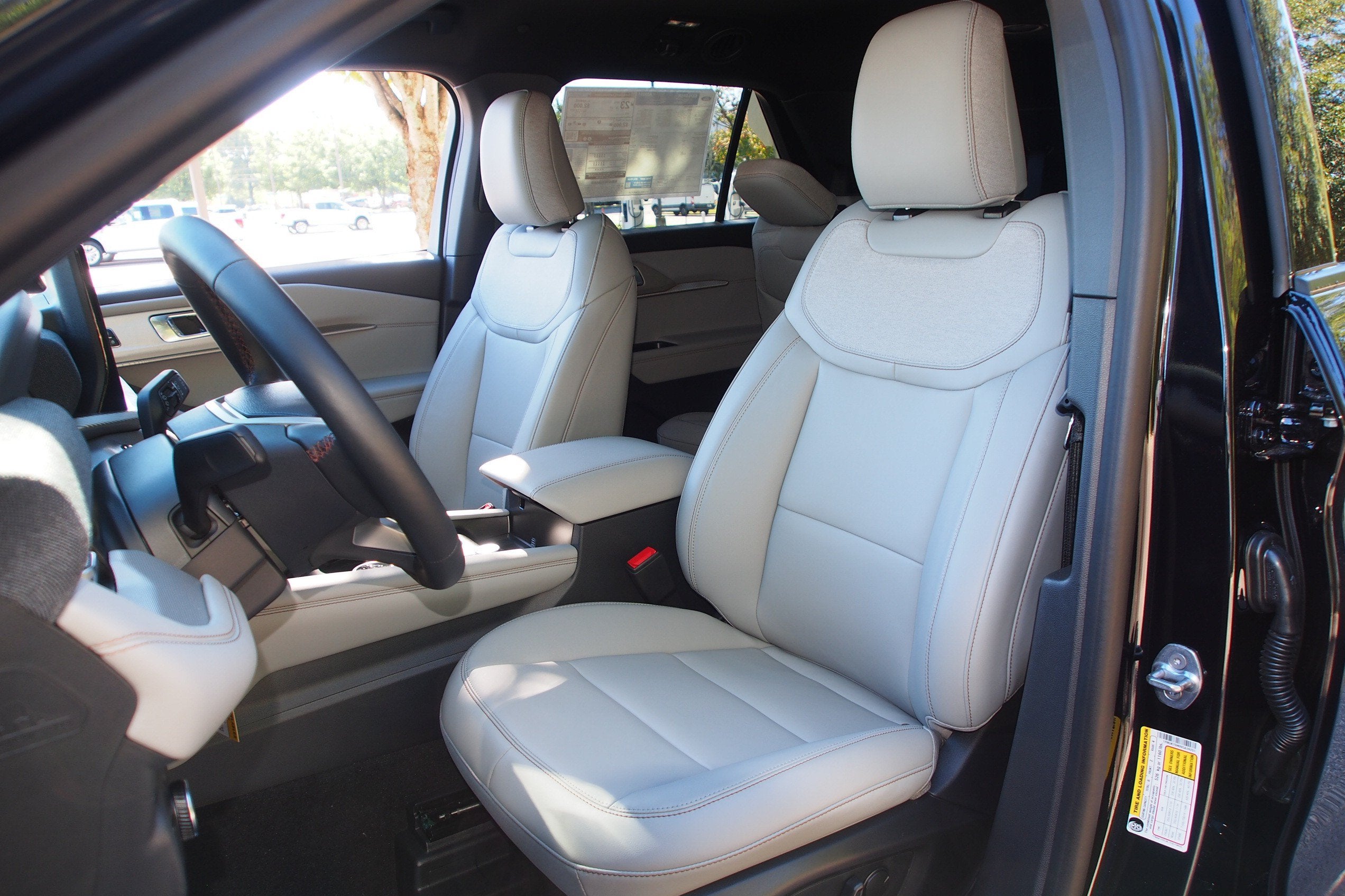 2027 Ford Explorer Active w/200A Pkg