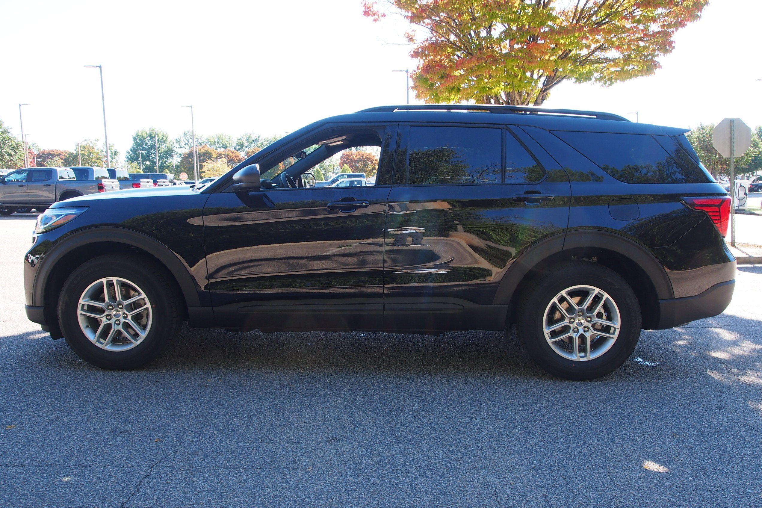 2027 Ford Explorer Active w/200A Pkg
