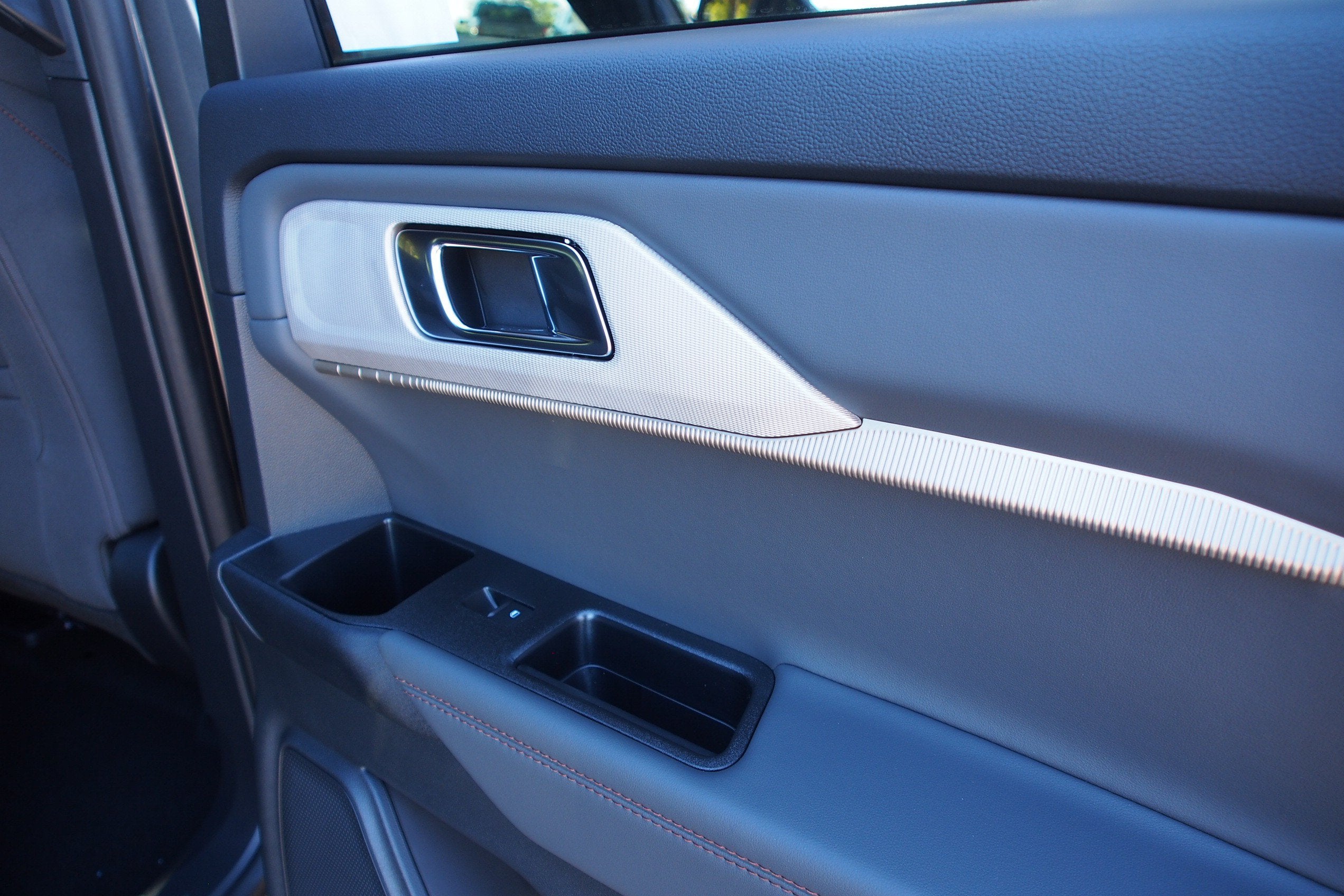 2027 Ford Explorer Active w/200A Pkg