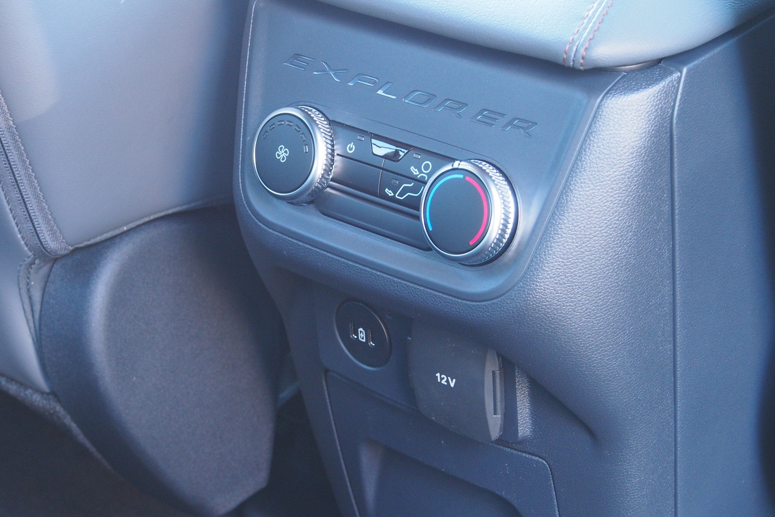 2027 Ford Explorer Active w/200A Pkg