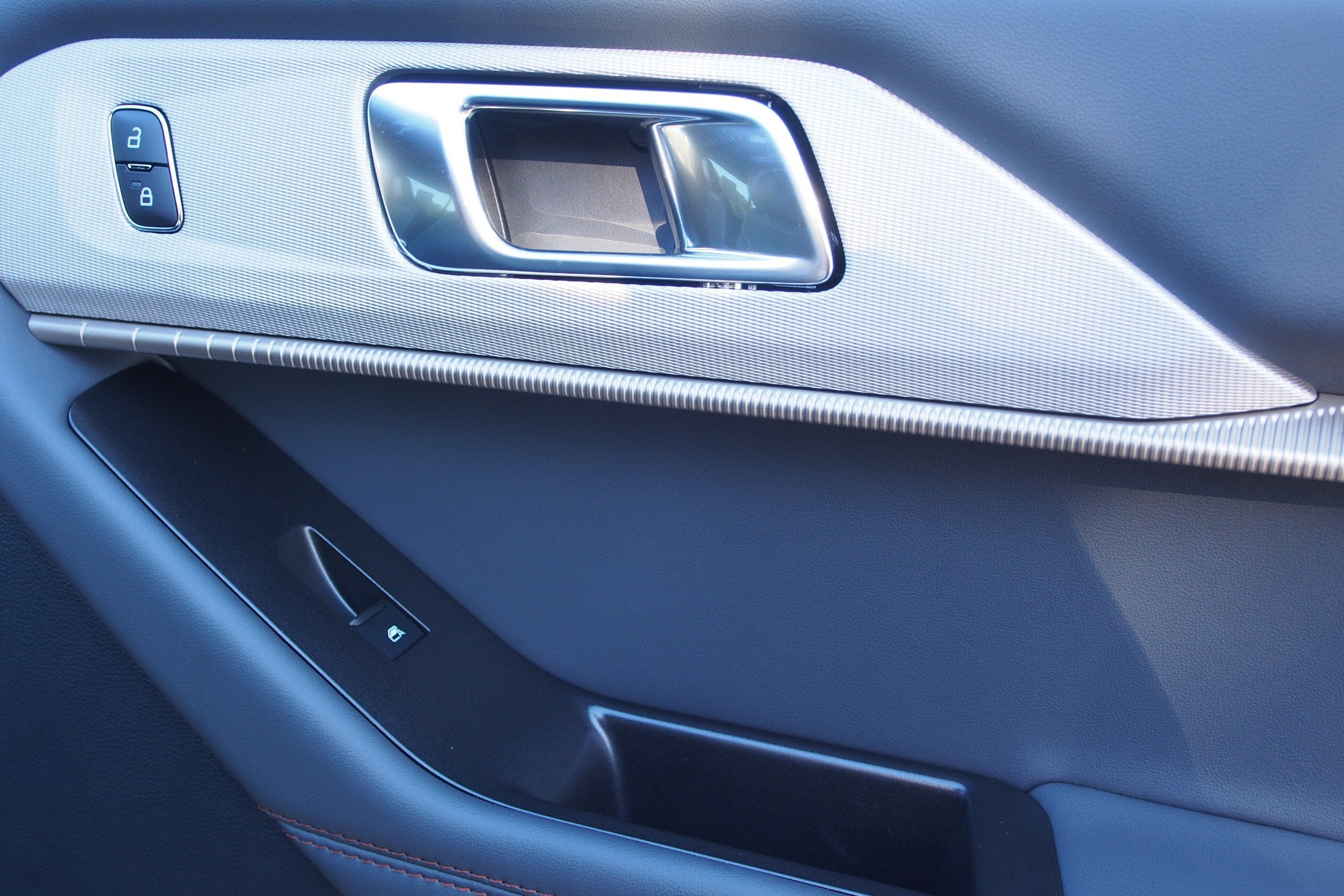 2027 Ford Explorer Active w/200A Pkg