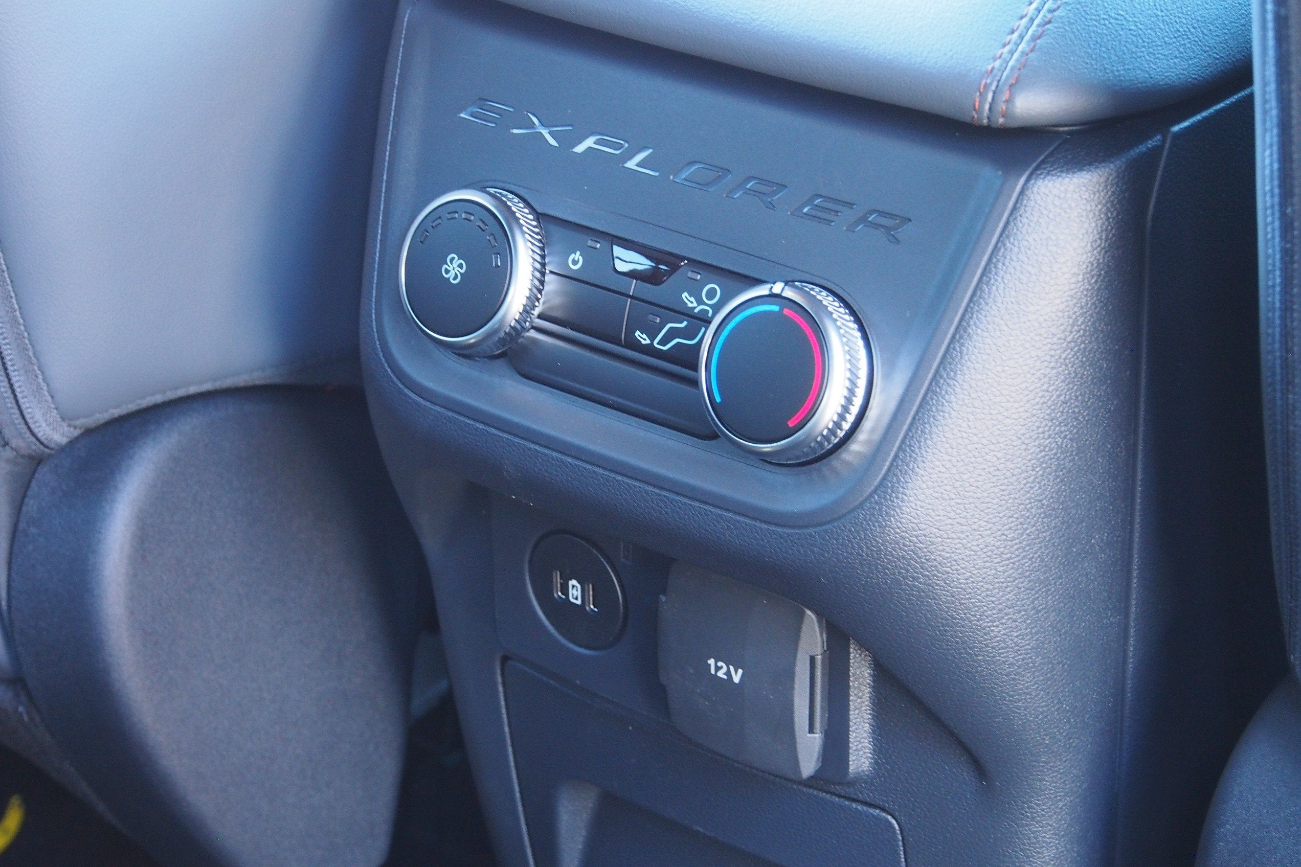 2027 Ford Explorer Active w/200A Pkg