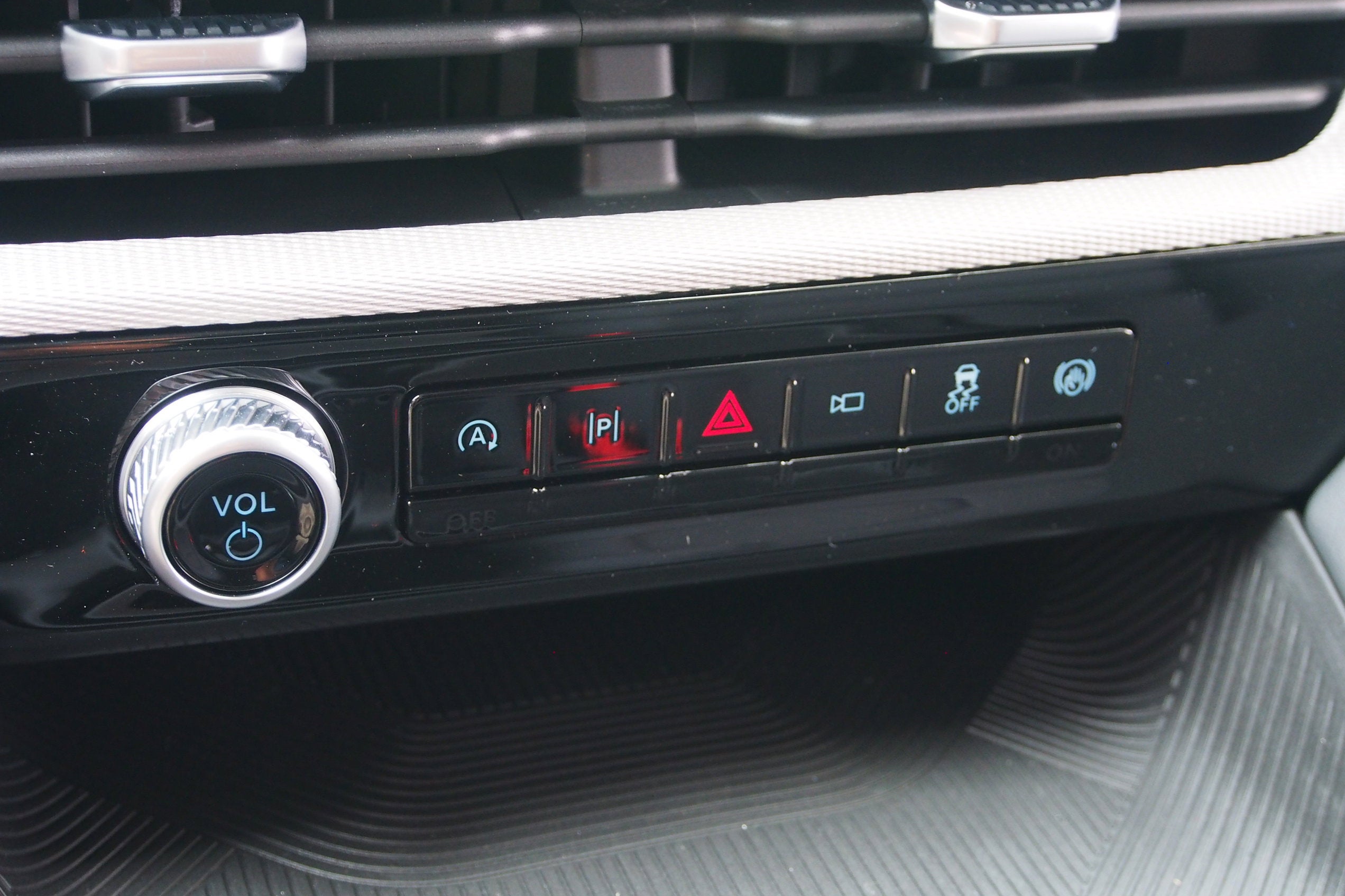 2025 Ford Explorer Active - Crossroads Courtesy Demo