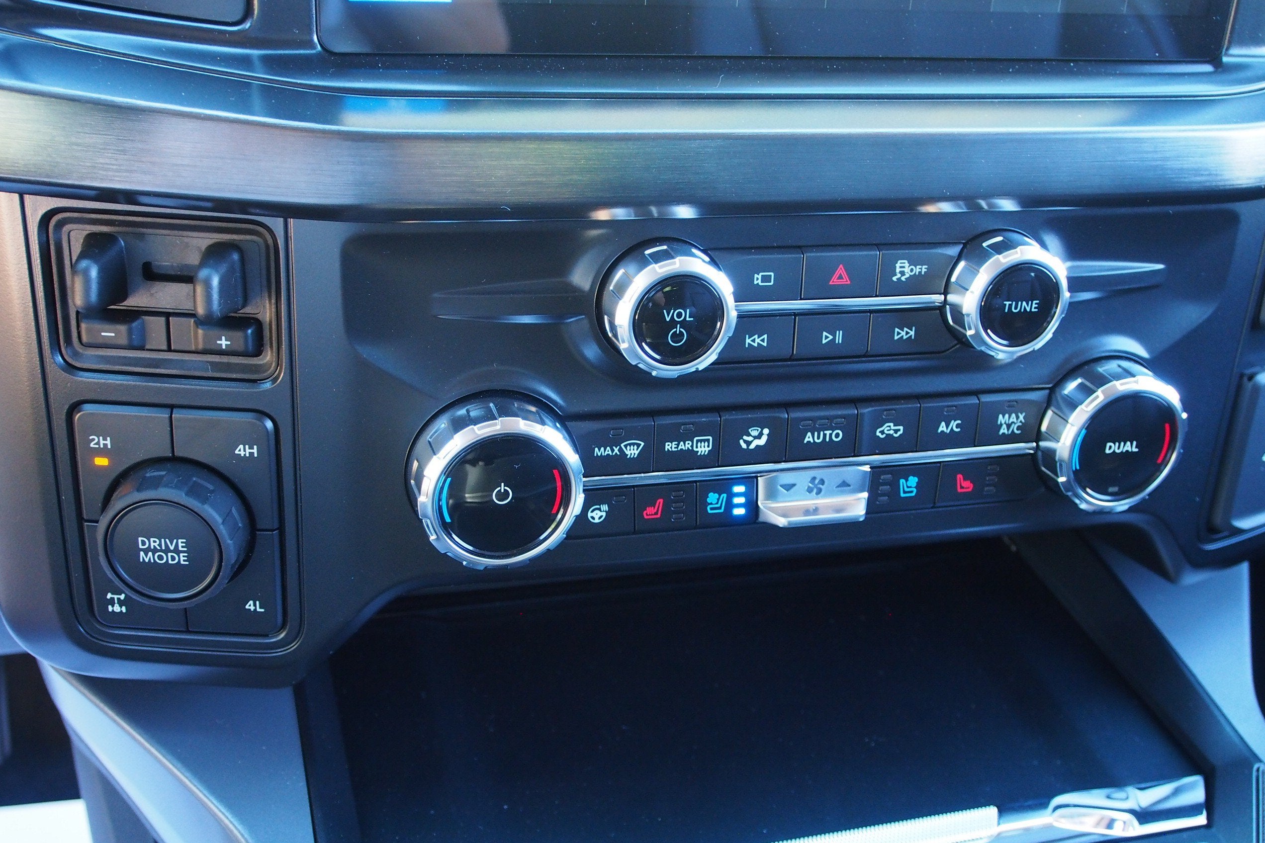 2027 Ford Super Duty F-250 SRW LARIAT