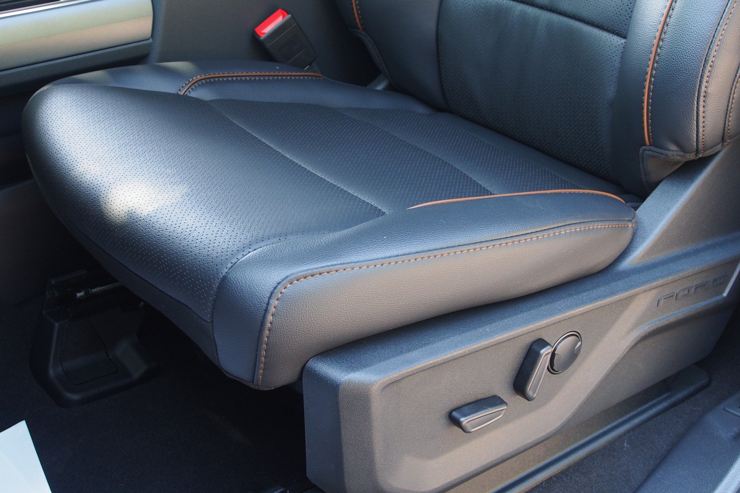 2026 Ford Super Duty F-350 DRW LARIAT