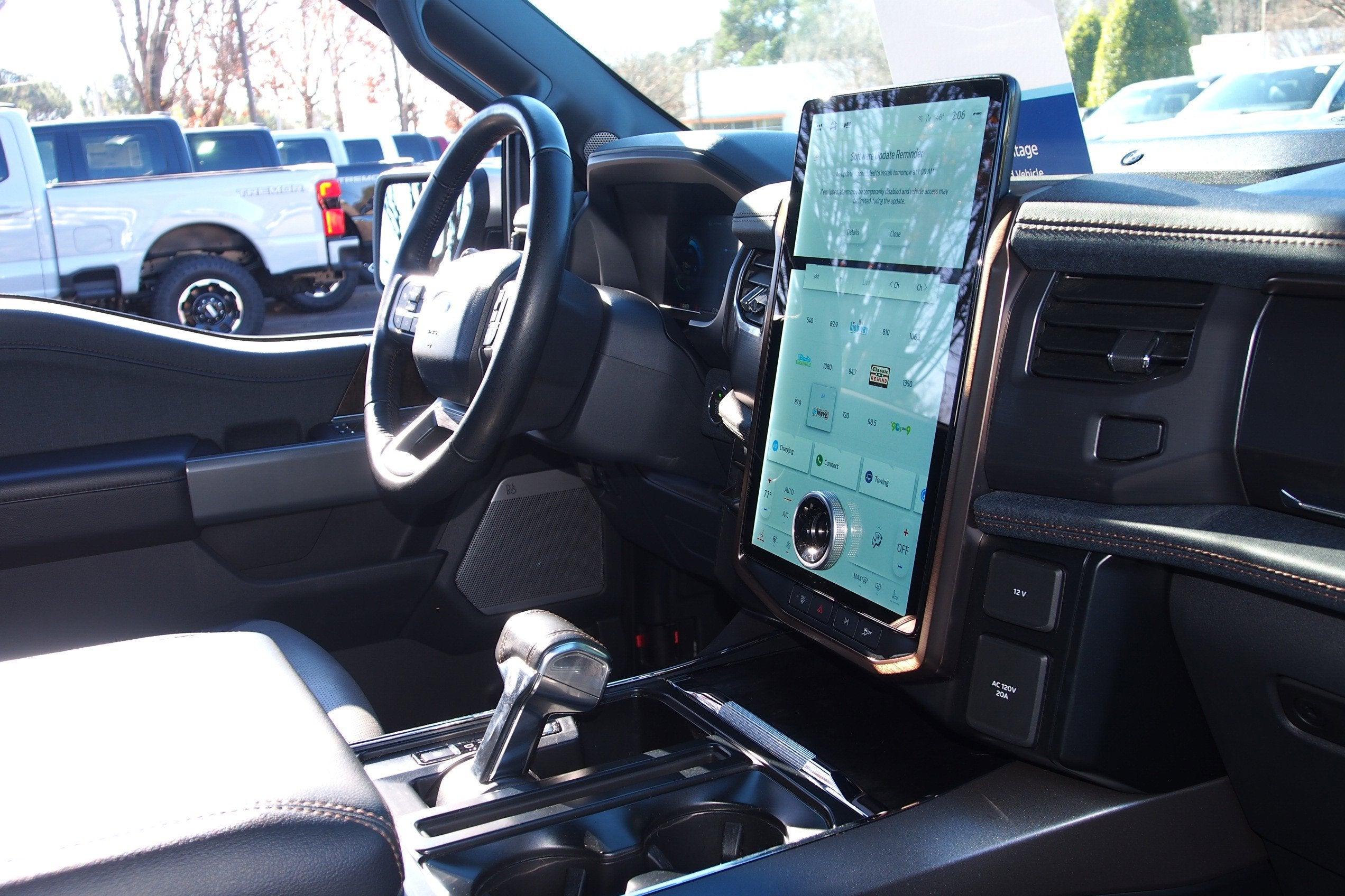 2023 Ford F-150 Lightning LARIAT