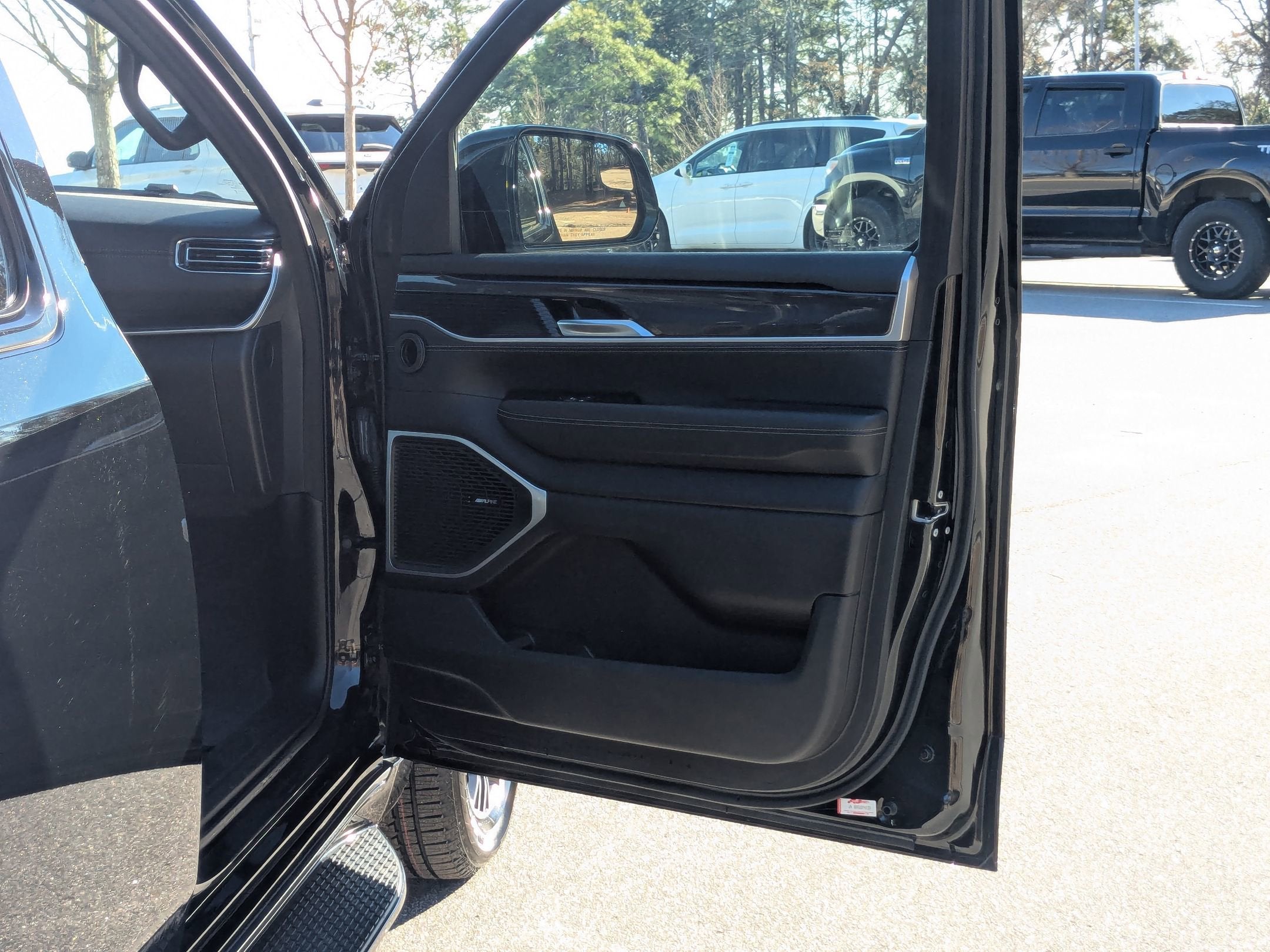 2024 Jeep Wagoneer Base