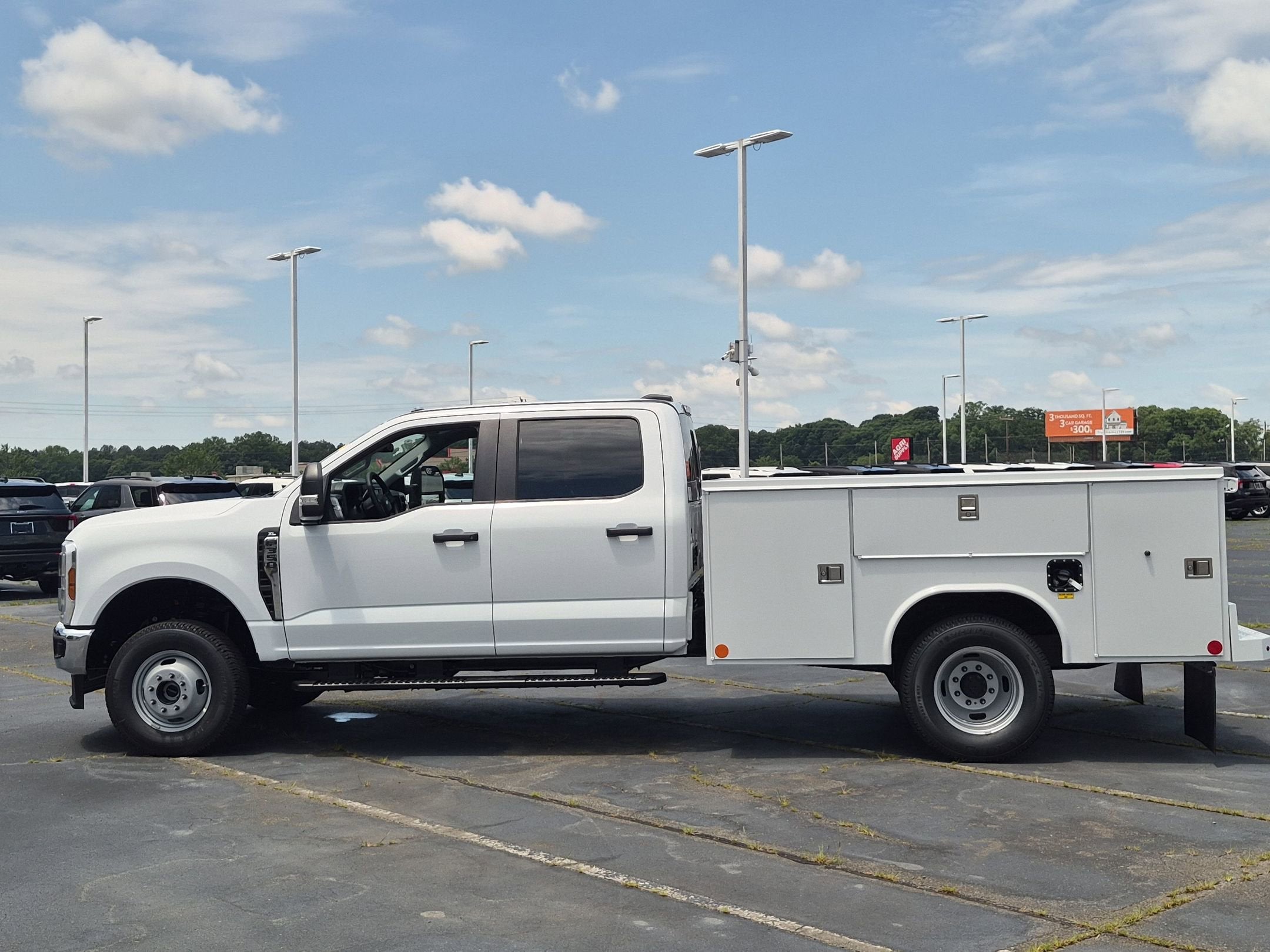 2026 Ford Super Duty F-350 DRW XL