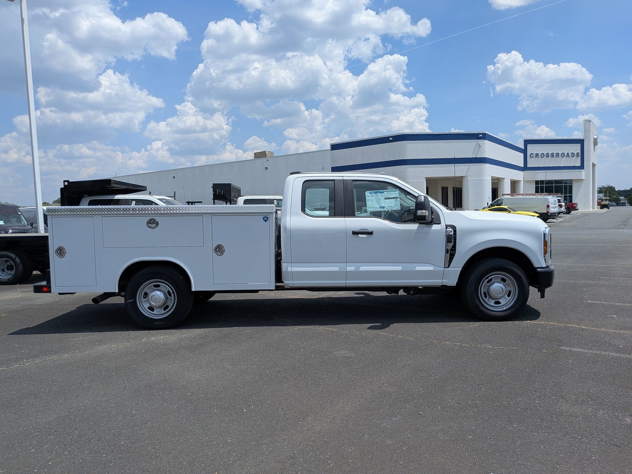 2025 Ford Super Duty F-350 SRW XL