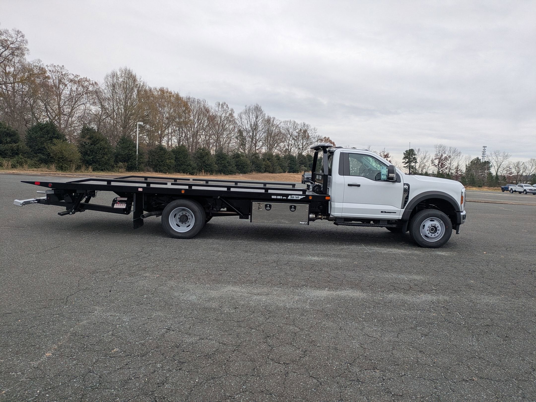 2025 Ford Super Duty F-600 DRW XL