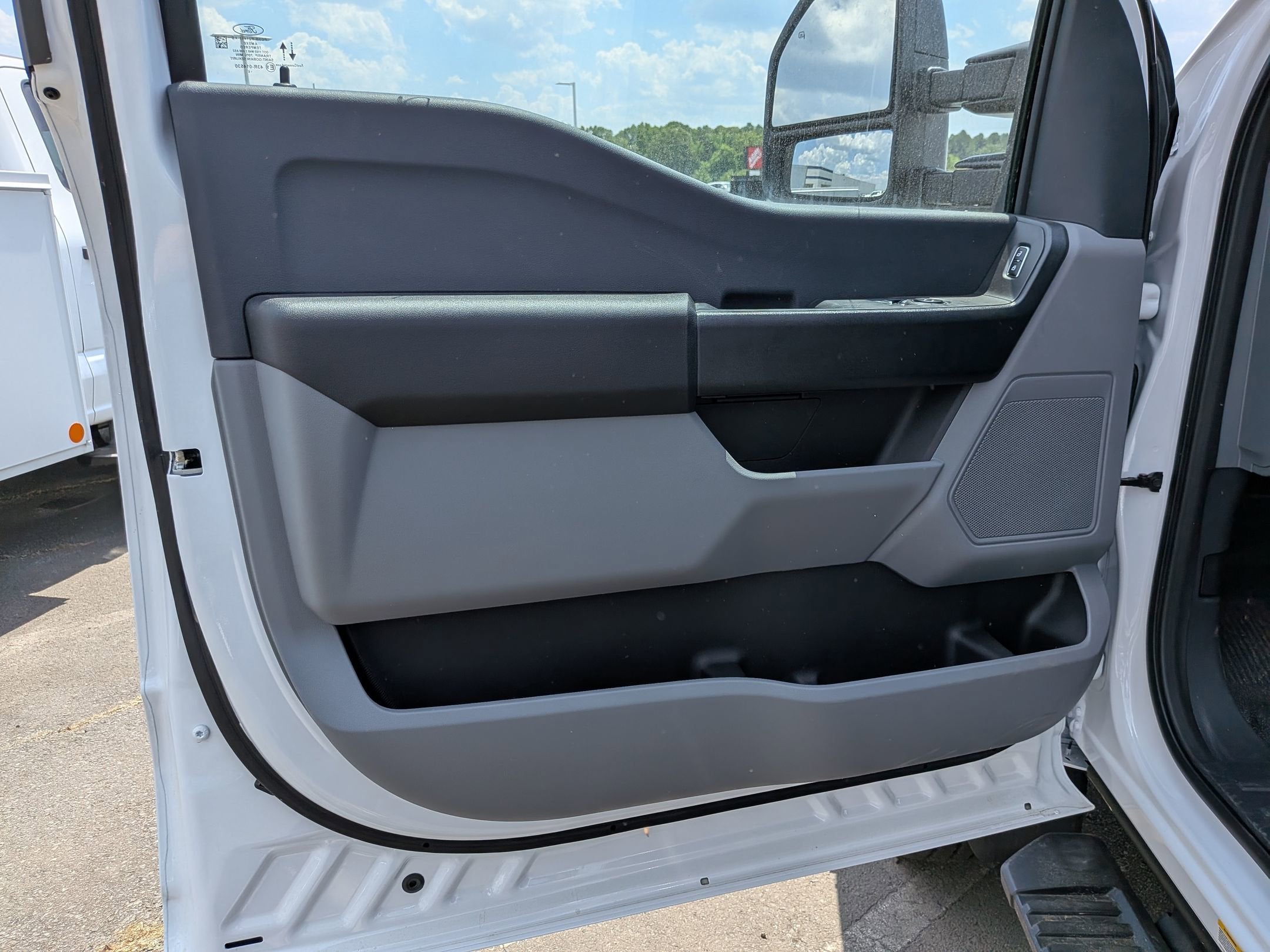 2025 Ford Super Duty F-600 DRW XL