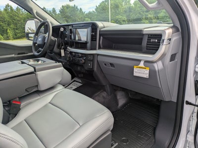 2025 Ford Super Duty F-550 DRW XL