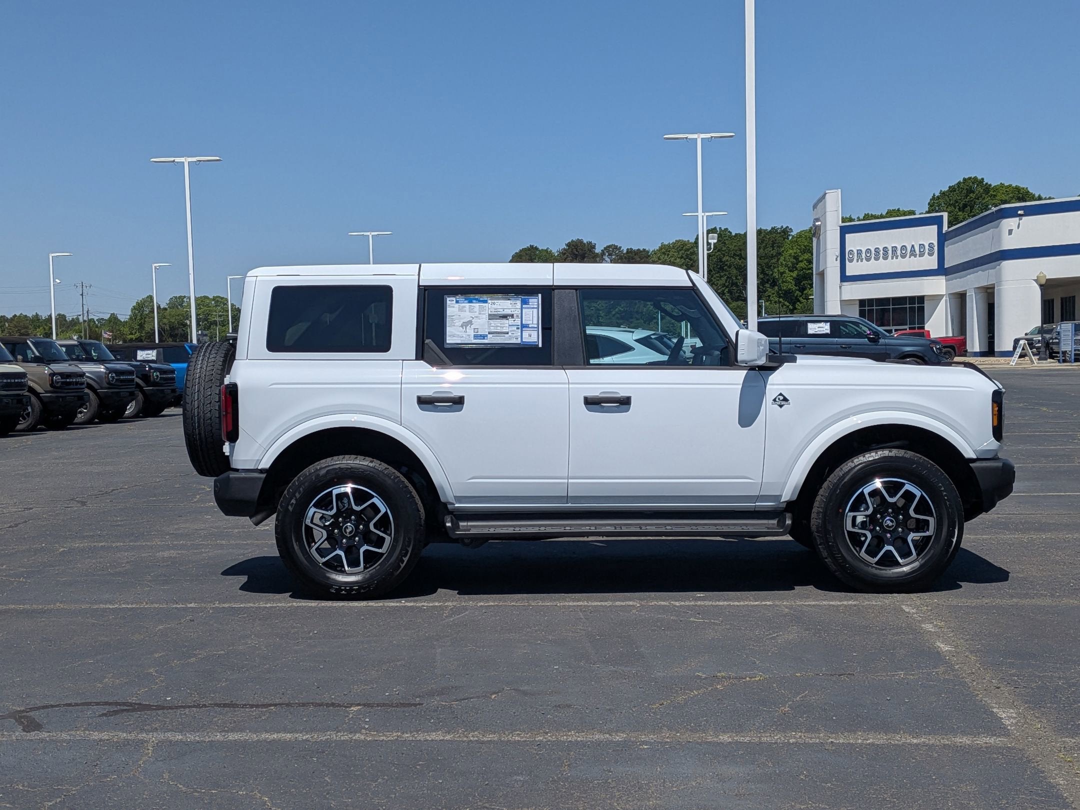 2026 Ford Bronco Outer Banks Custom Wheels / Lift