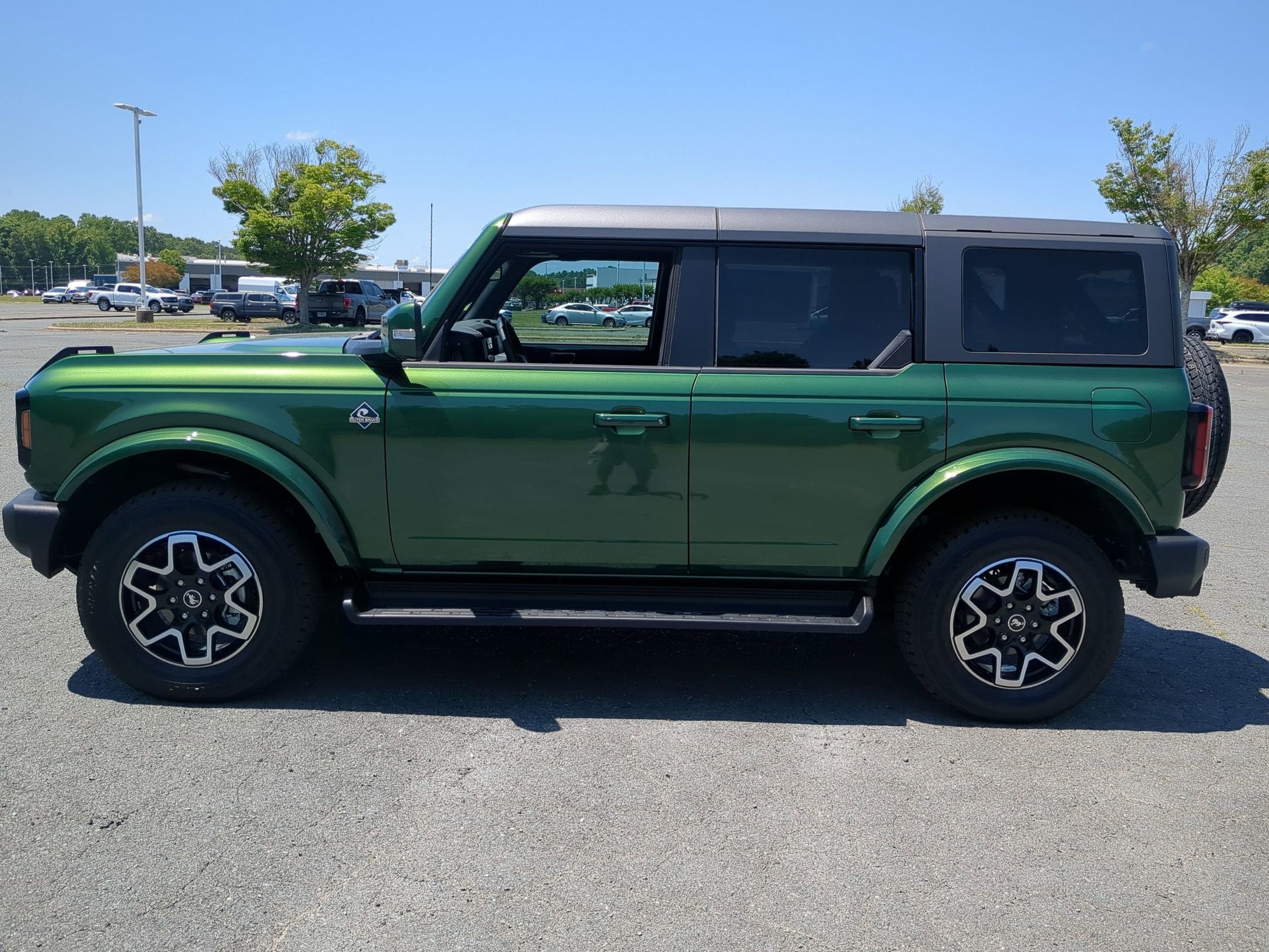 2025 Ford Bronco Outer Banks - Crossroads Courtesy Demo