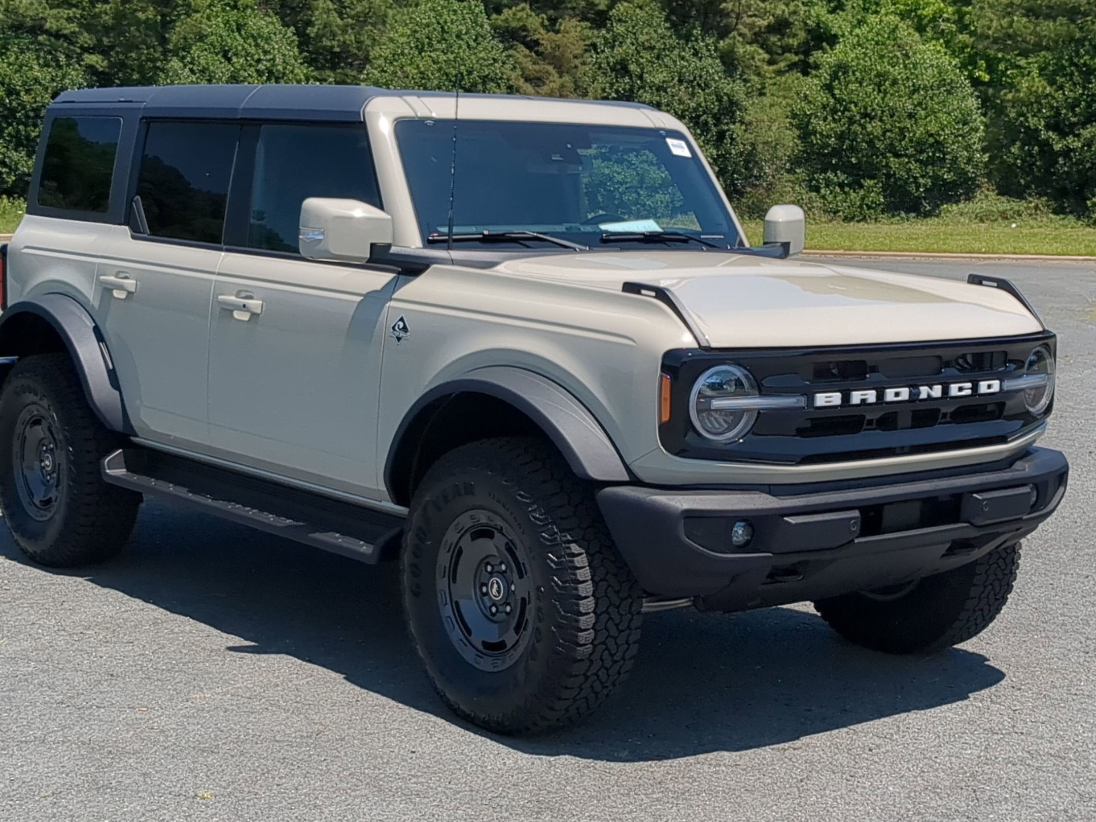 2025 Ford Bronco Outer Banks 4x4's photo