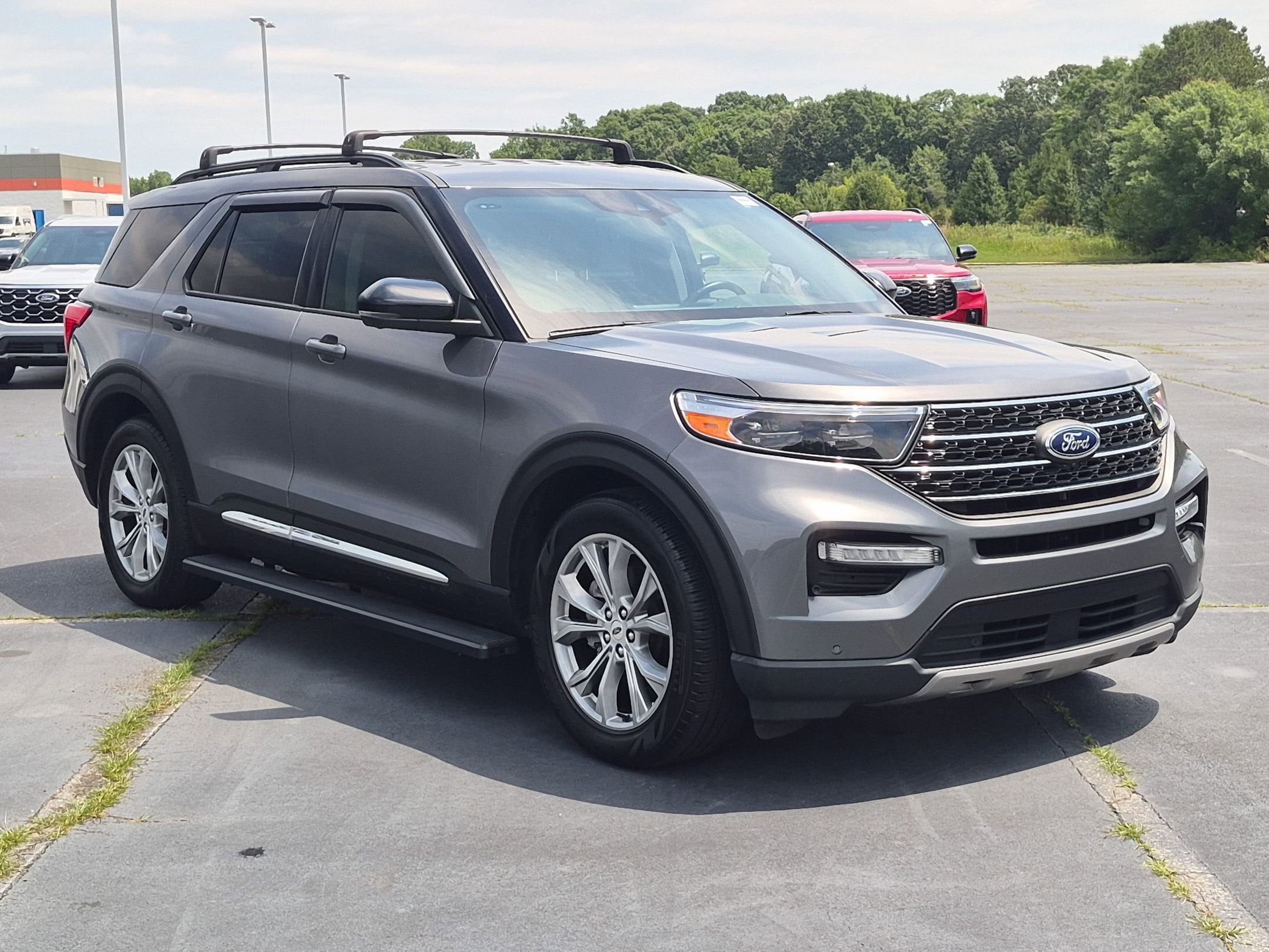 2023 Ford Explorer XLT RWD's photo