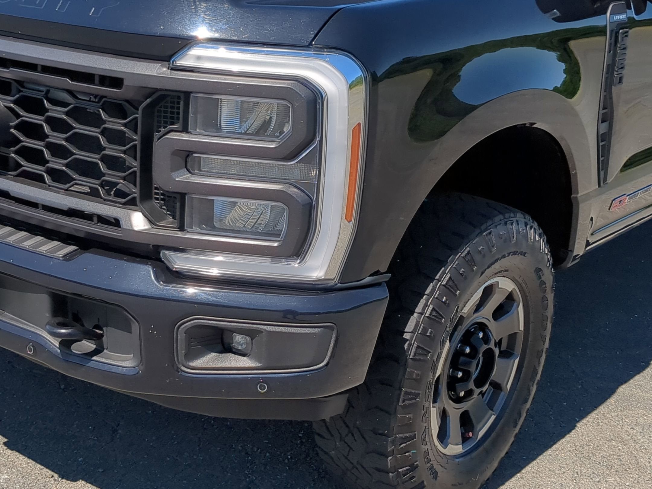 2023 Ford Super Duty F-250 SRW LARIAT