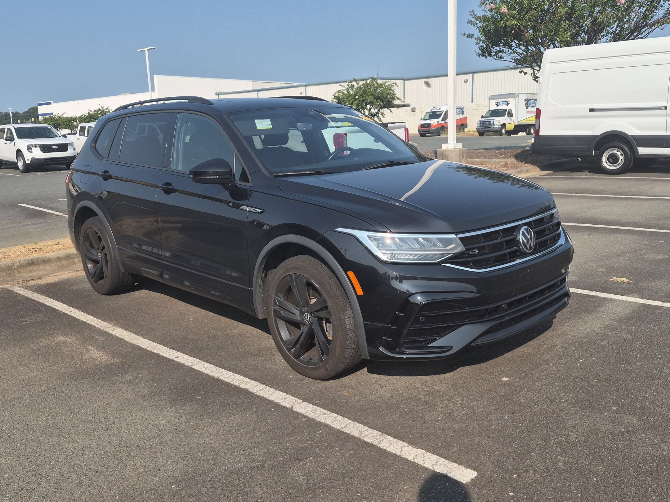 2023 Volkswagen Tiguan SE R-Line Black
