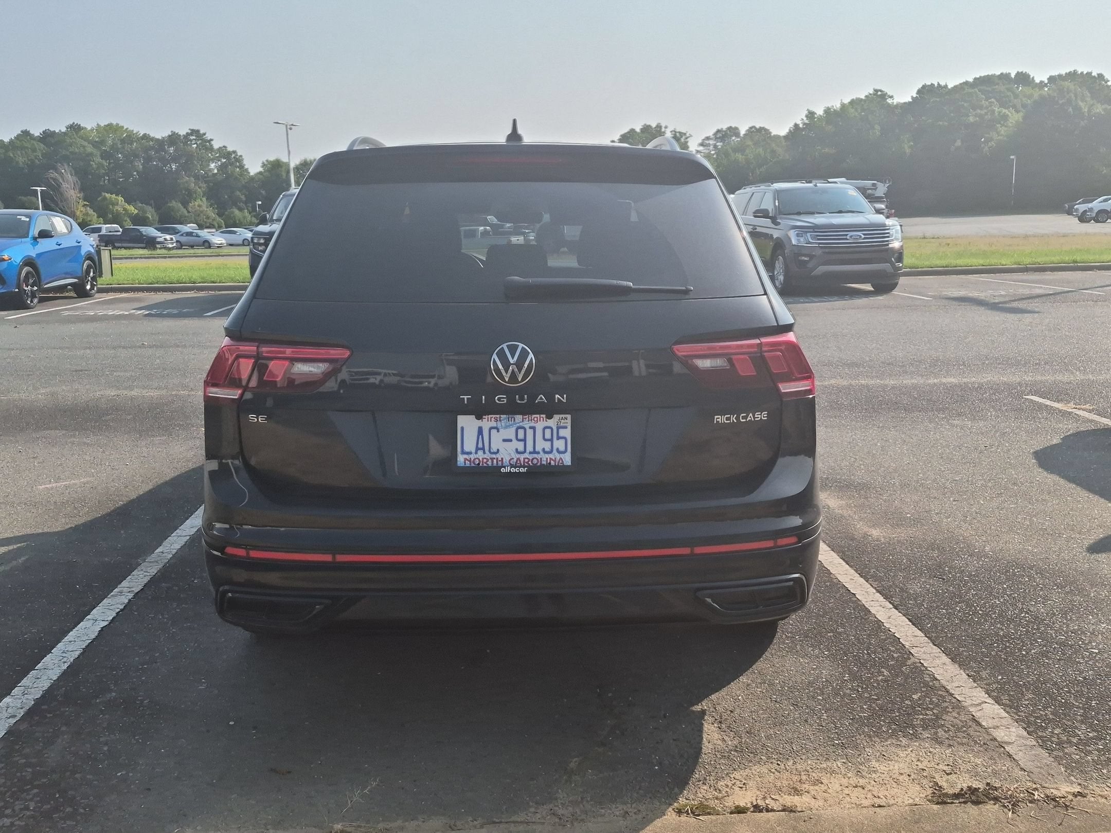 2023 Volkswagen Tiguan SE R-Line Black