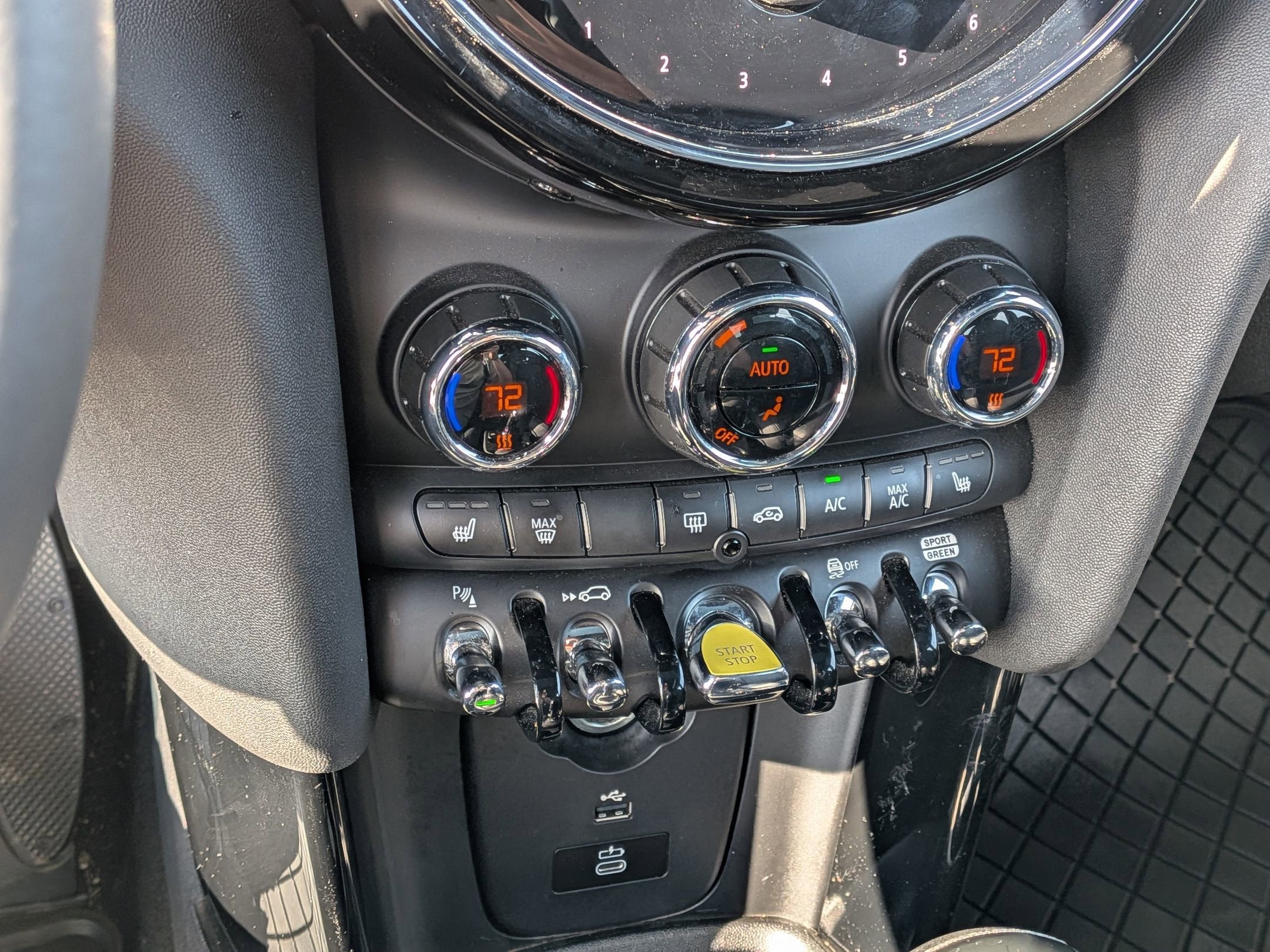 2023 MINI Hardtop 2 Door Cooper SE Signature