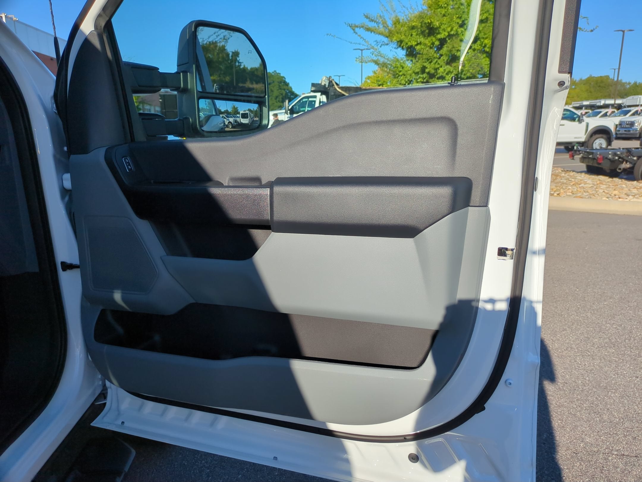 2027 Ford Super Duty F-350 DRW XL