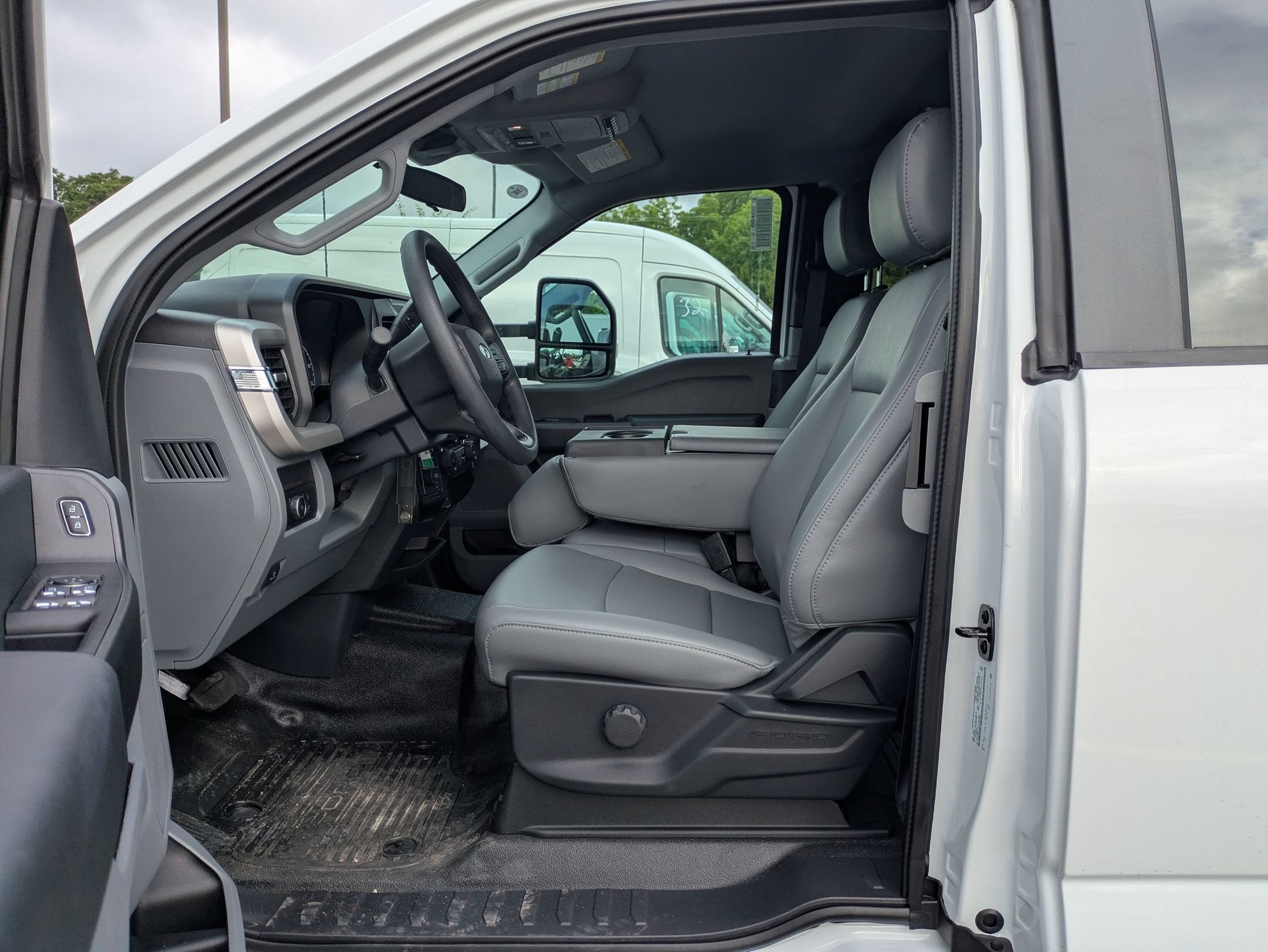2026 Ford Super Duty F-550 DRW XL