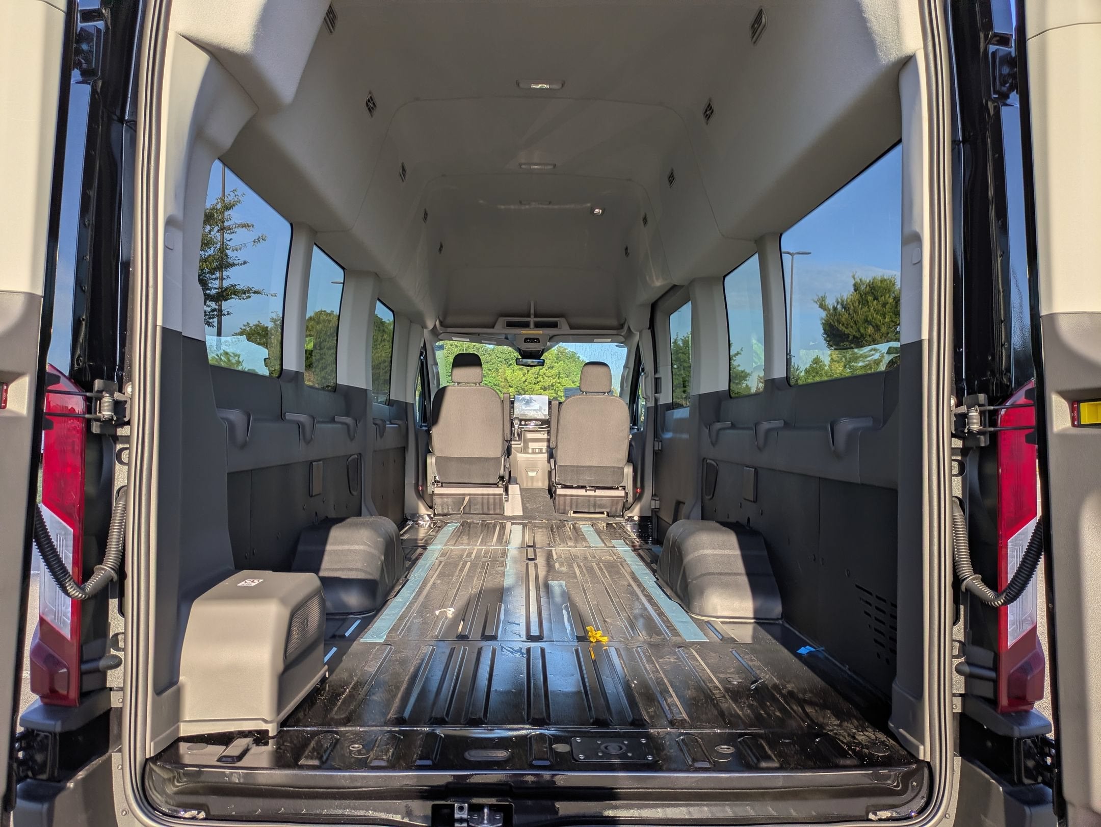 2027 Ford Transit Passenger Wagon XLT