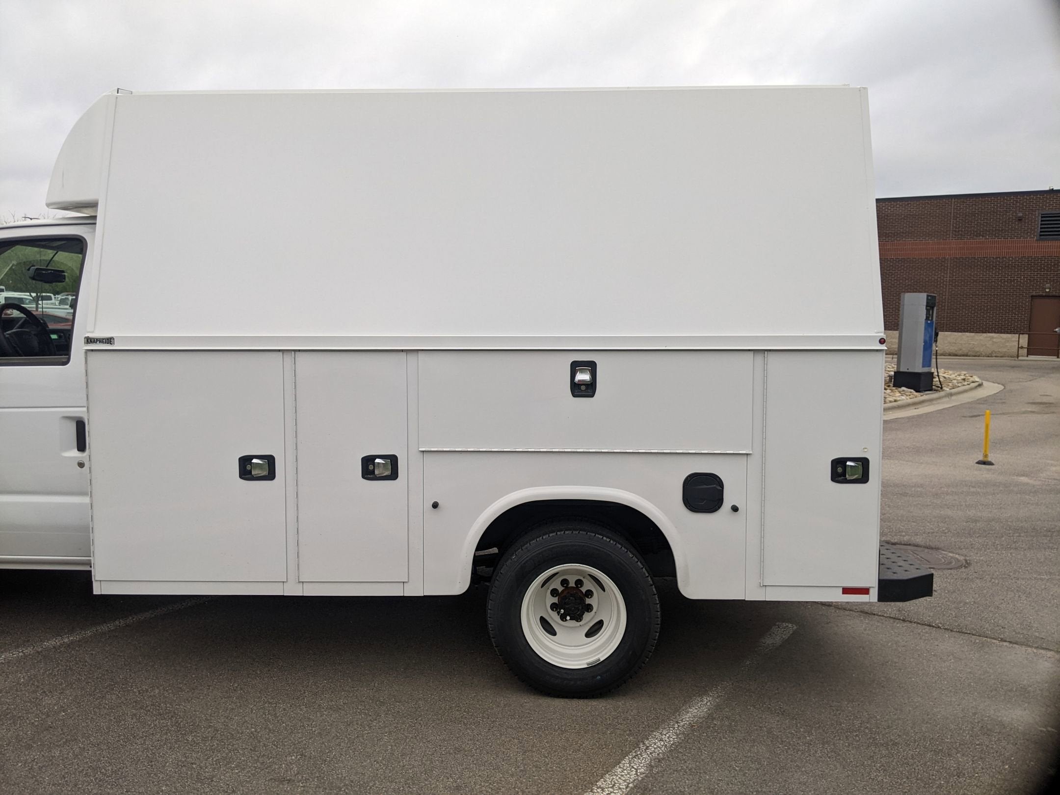 2025 Ford E-Series Cutaway E-350 SRW 138" WB