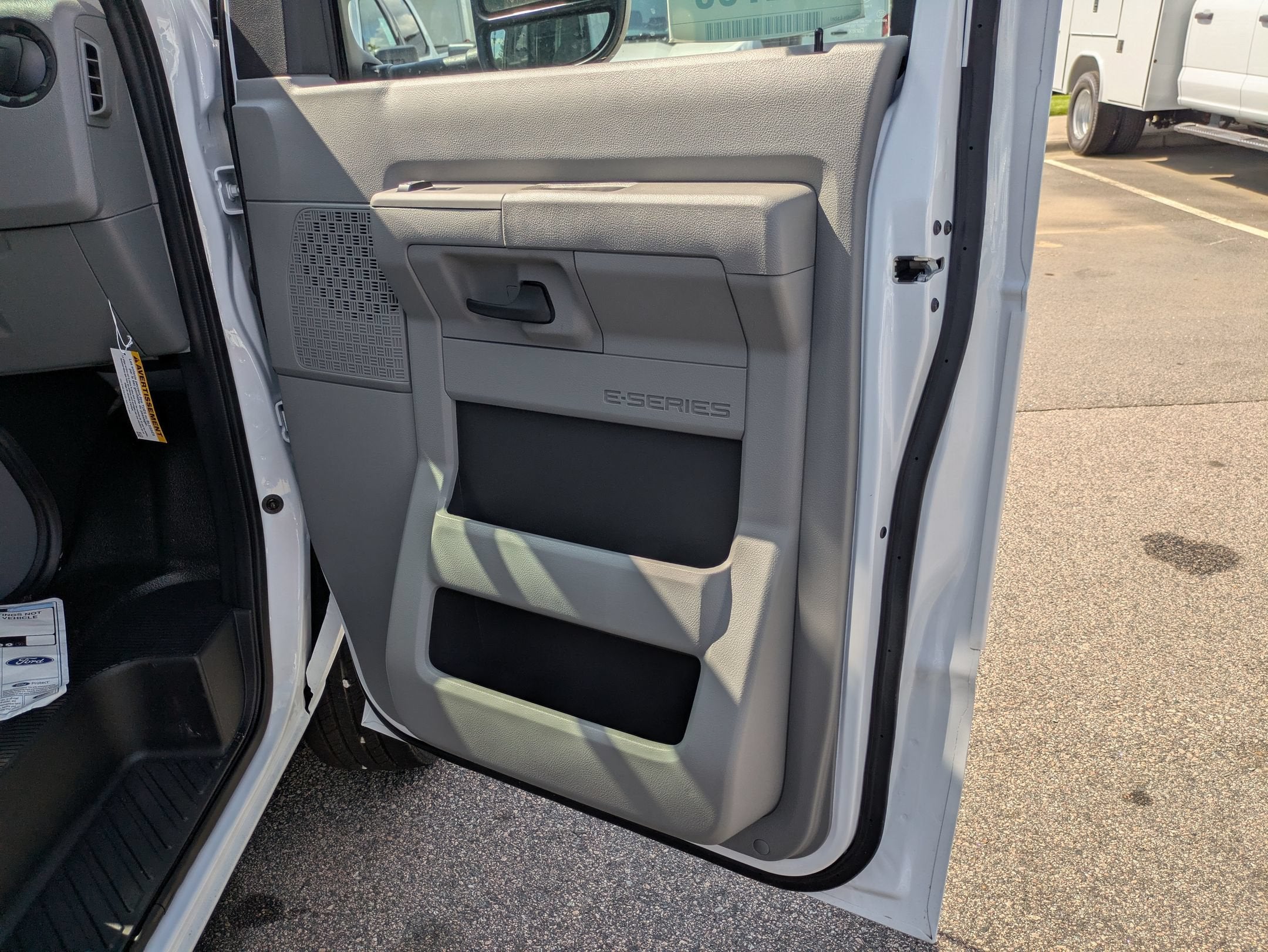 2027 Ford E-Series Cutaway Base