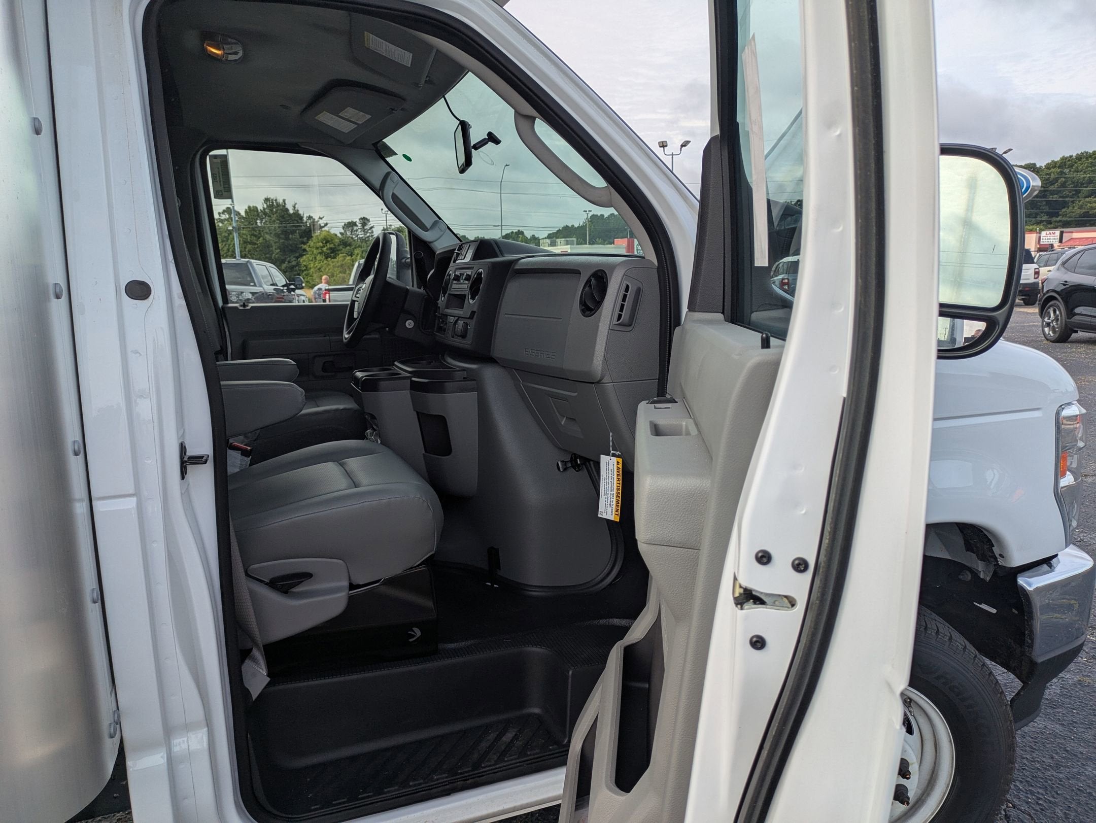 2025 Ford E-Series Cutaway E-350 SRW 138" WB