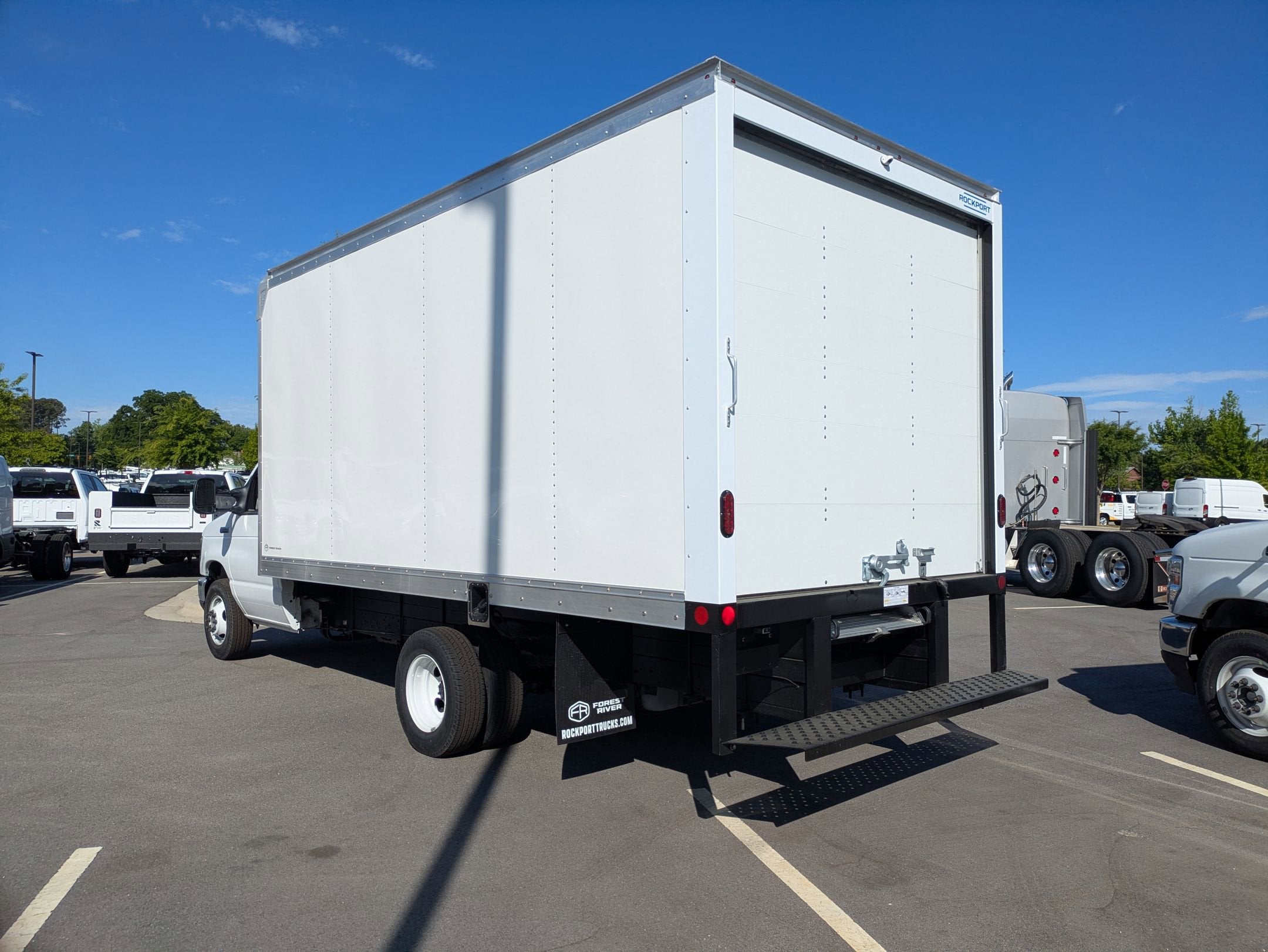 2027 Ford E-Series Cutaway Base