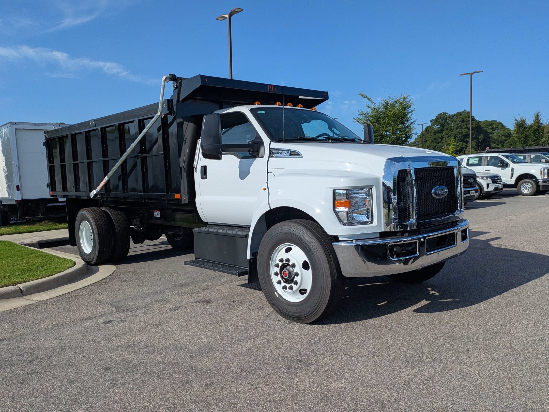 2027 Ford F-750SD Base