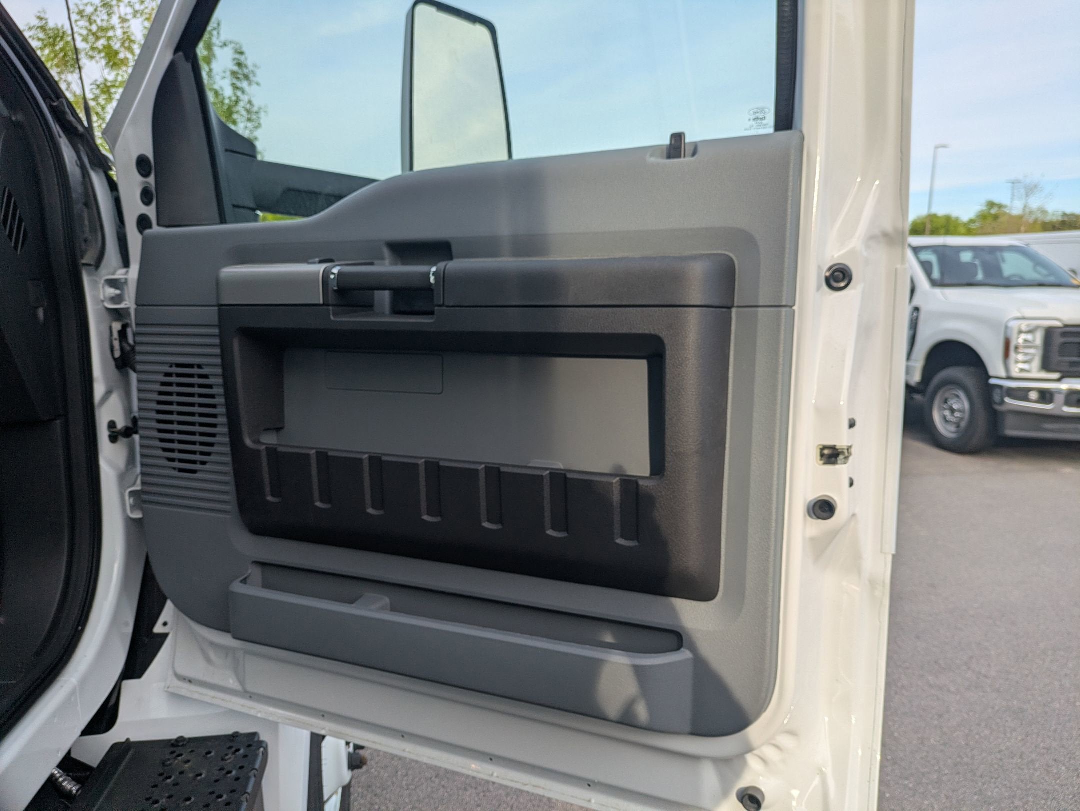 2027 Ford F-750SD Base