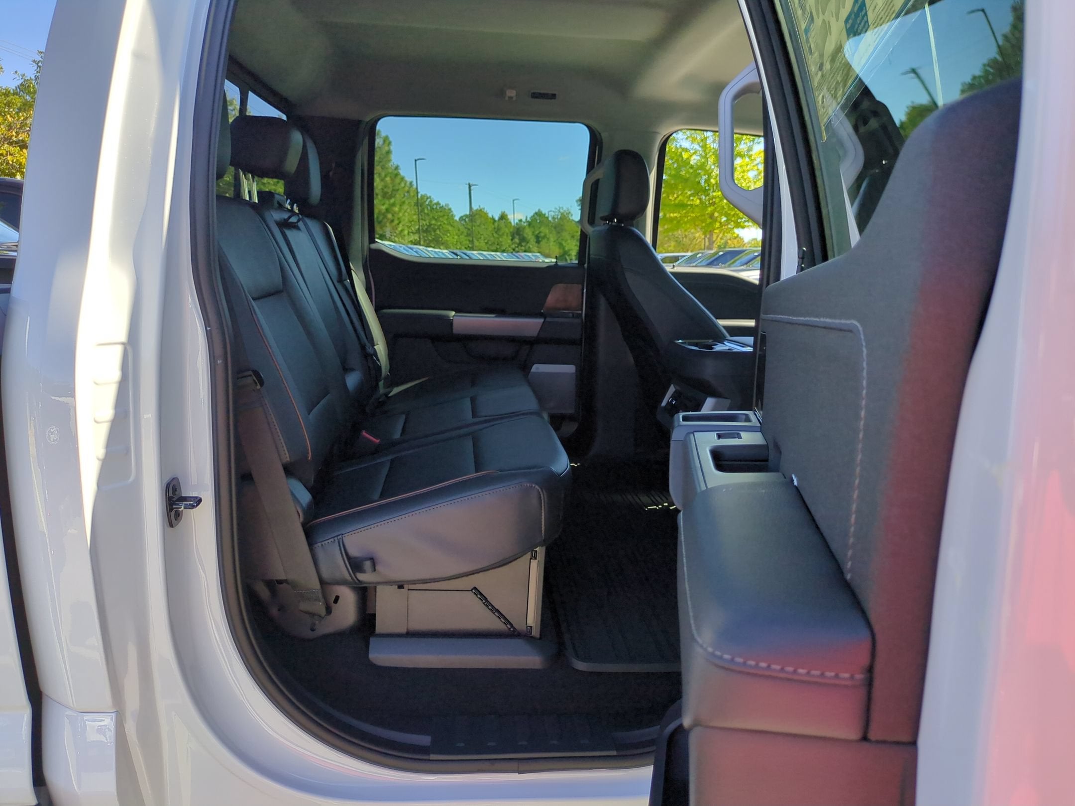 2027 Ford Super Duty F-250 SRW LARIAT
