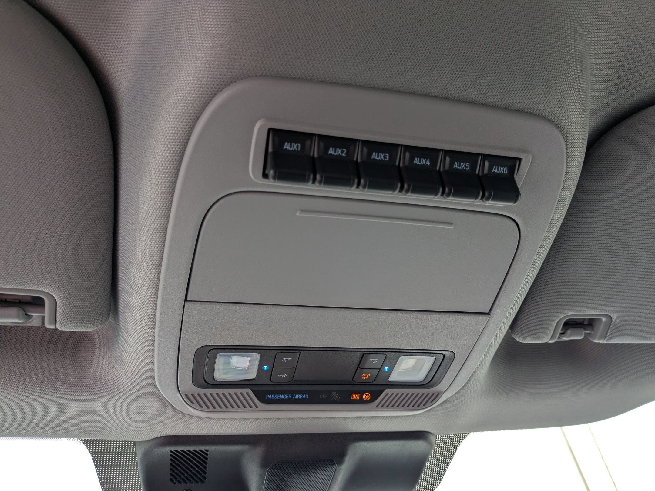 2027 Ford Super Duty F-350 SRW XLT