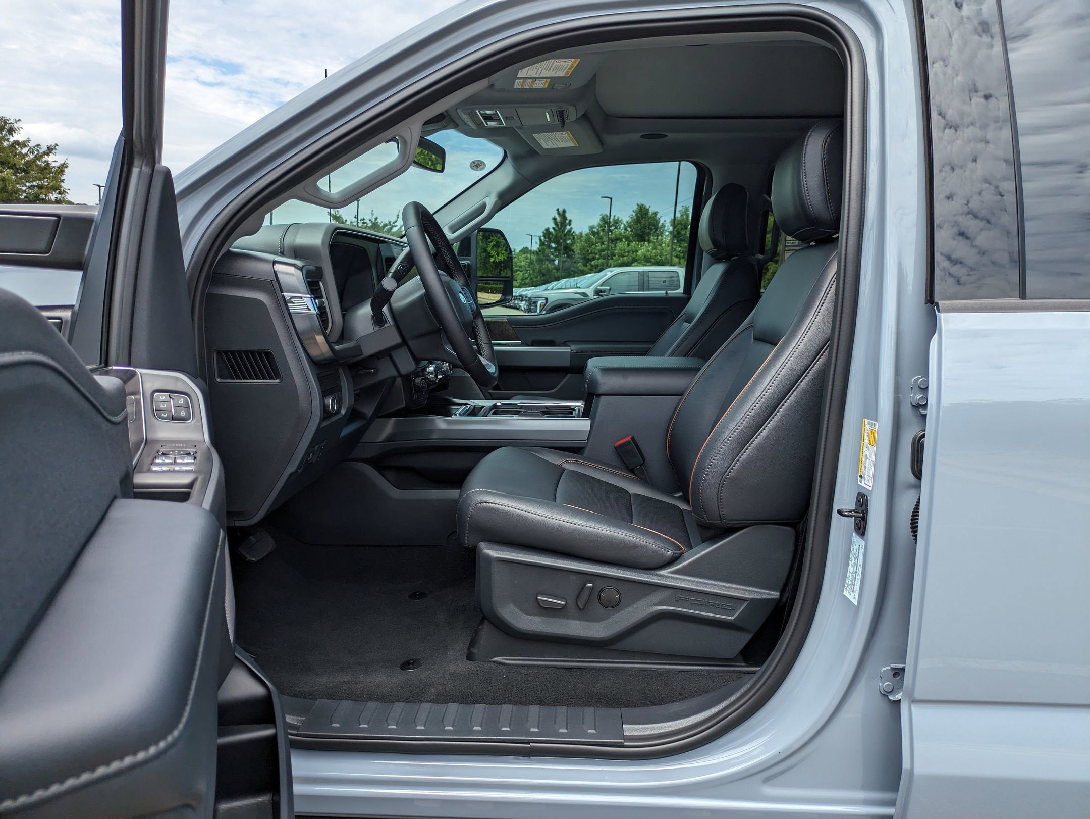 2025 Ford Super Duty F-350 SRW LARIAT