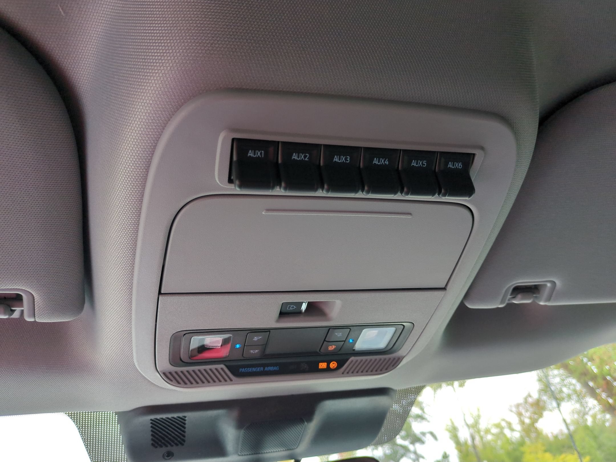 2027 Ford Super Duty F-350 SRW XLT